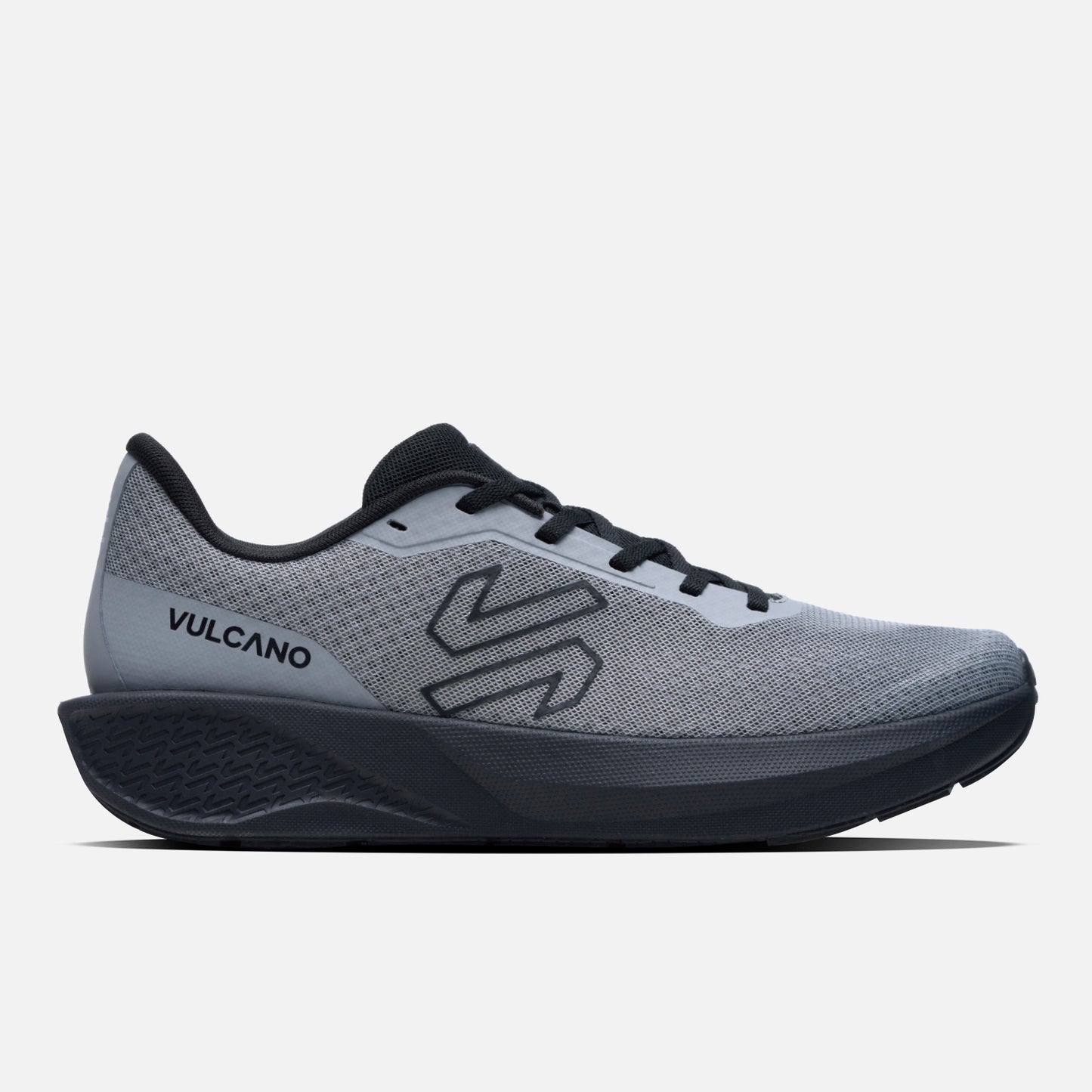 Zapatillas Hombre Seismic Gris / Negro Vulcano con diseño ergonómico para running, suela gruesa y logo Vulcano en el talón, ideales para invierno 2025