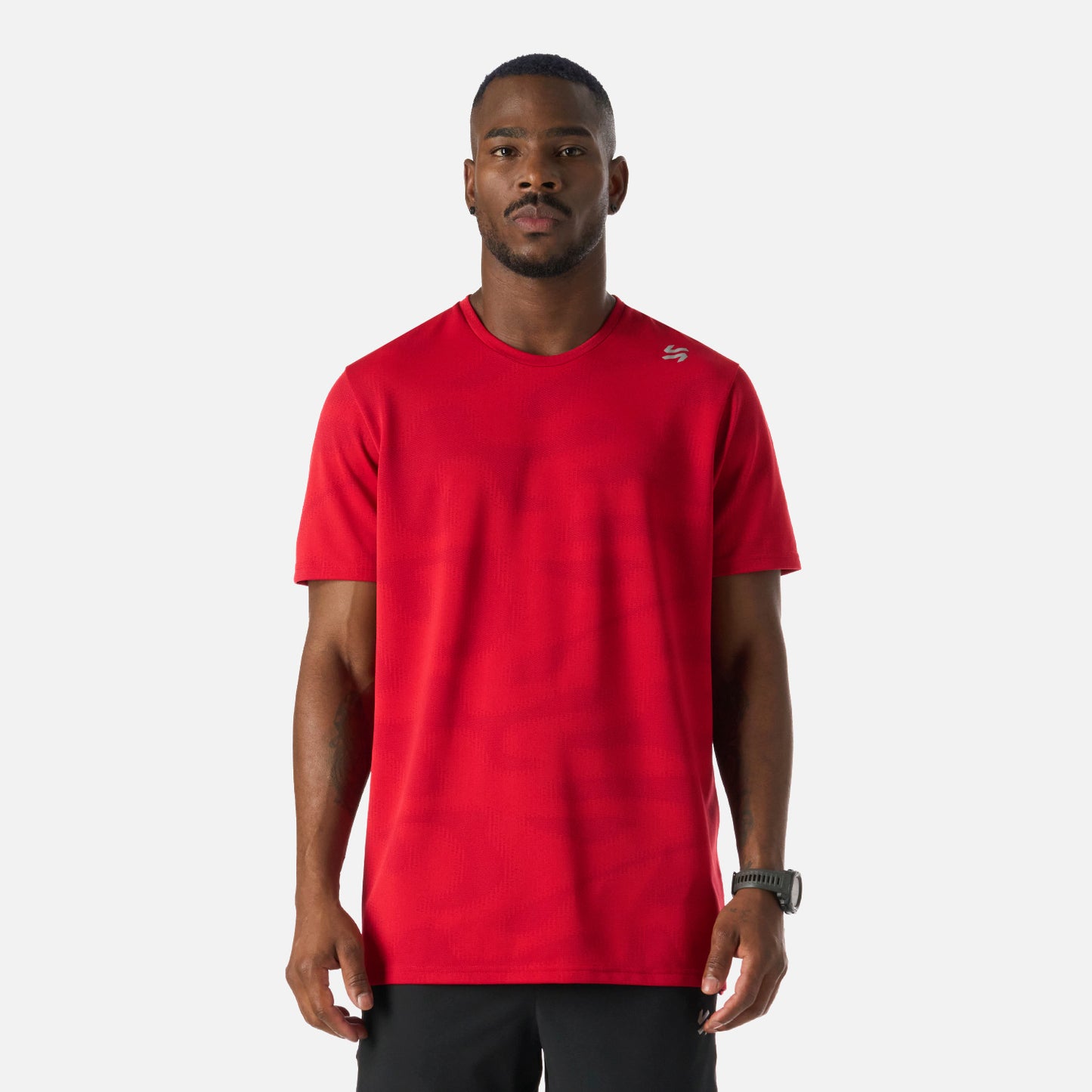 Polera Hombre Built To Move Pro T-Shirt Anaranjado Vulcano con diseño deportivo y tecnología Q-Dry, ideal para entrenamiento de alto rendimiento.