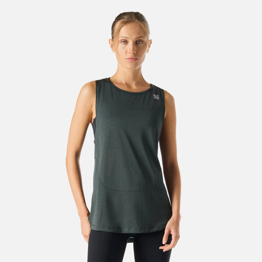 Polera Mujer Tempo Tank Top Melange Gris Vulcano sin mangas, corte largo y ajuste suelto, ideal para entrenamiento o uso casual con tecnología Q-Dry.