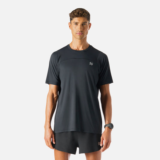 Polera Hombre Negro Vulcano - Deportiva Q-Dry, vista frontal completa. Diseño ligero y transpirable ideal para entrenamiento de alta intensidad.