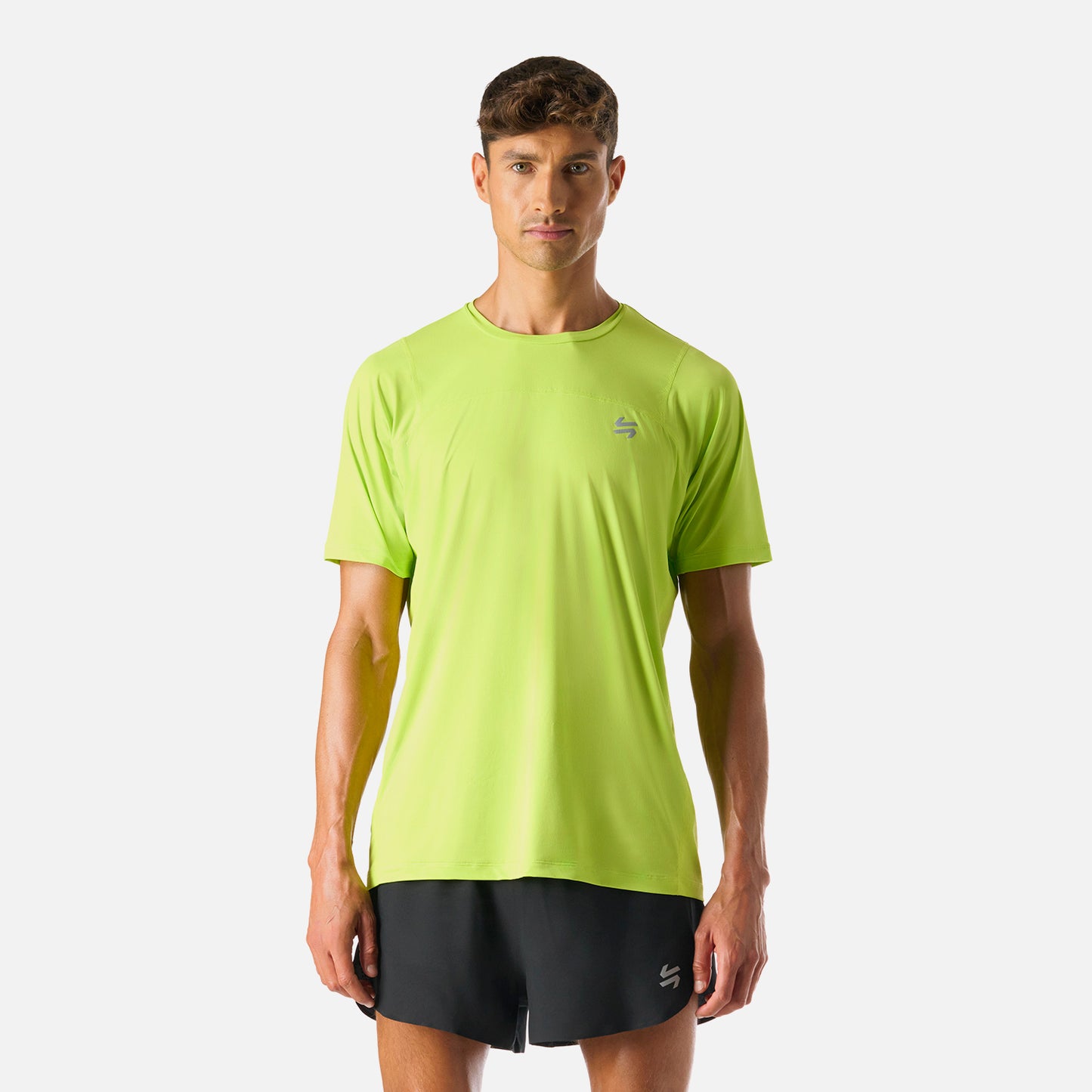 Polera Hombre Verde Lima Vulcano - Deportiva Q-Dry, vista frontal completa. Diseño ligero y transpirable ideal para entrenamiento de alta intensidad