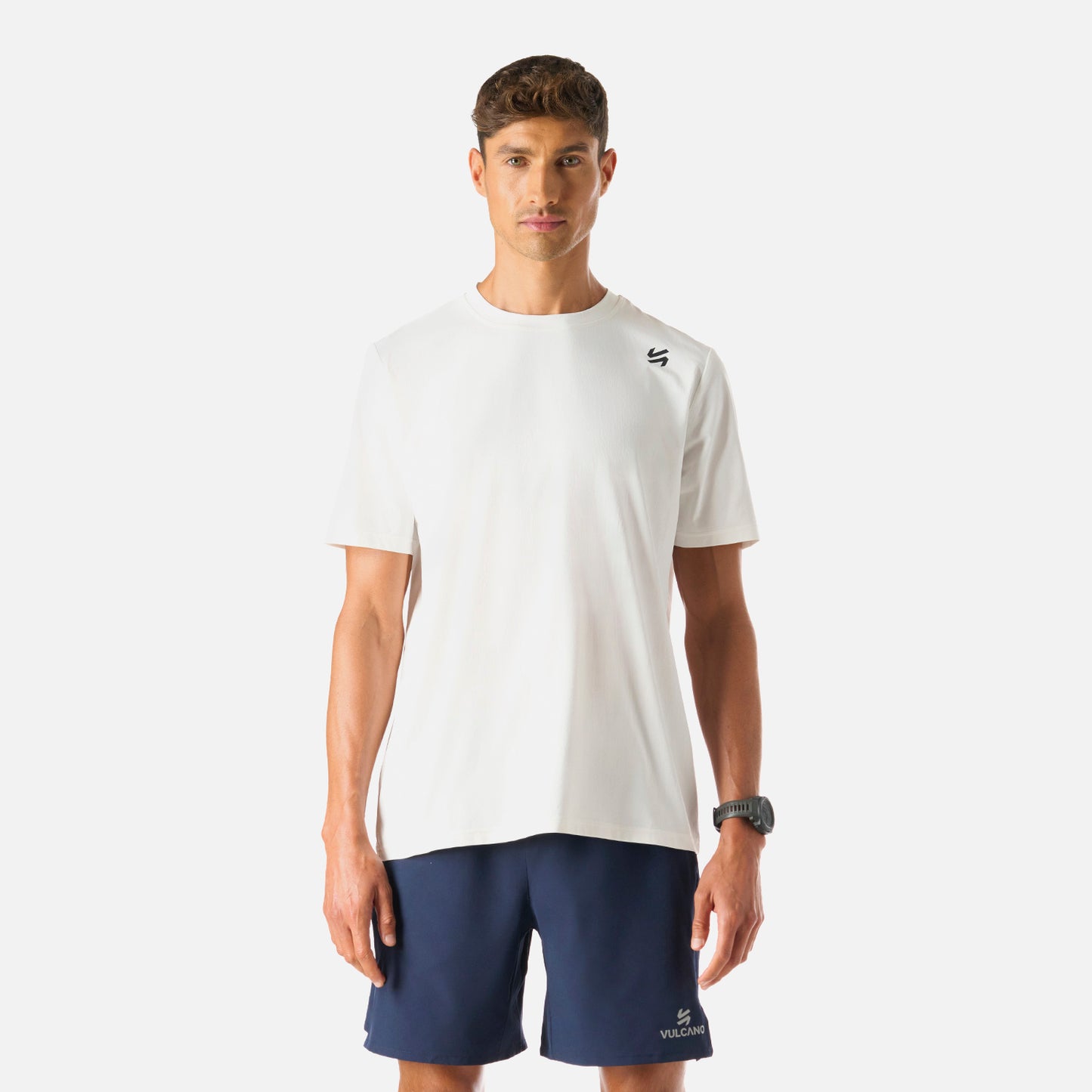 Polera Hombre Tempo T-Shirt Blanco Vulcano de fit regular y manga corta, ideal para entrenamiento y uso diario con tecnología Q-Dry.