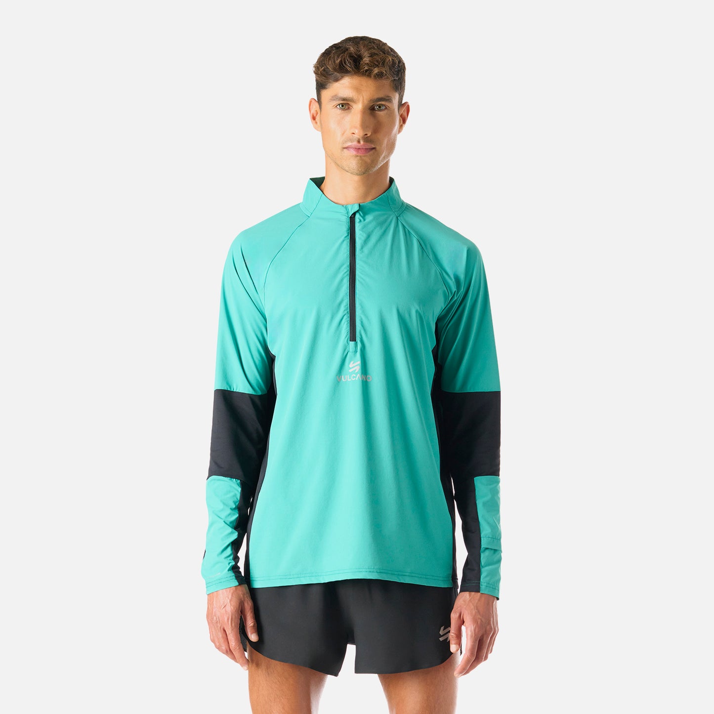 Polerón Hombre Built To Move Pro 1/4 Zip Midlayer Turquesa Vulcano con cierre frontal, ideal para running y entrenamientos de invierno.