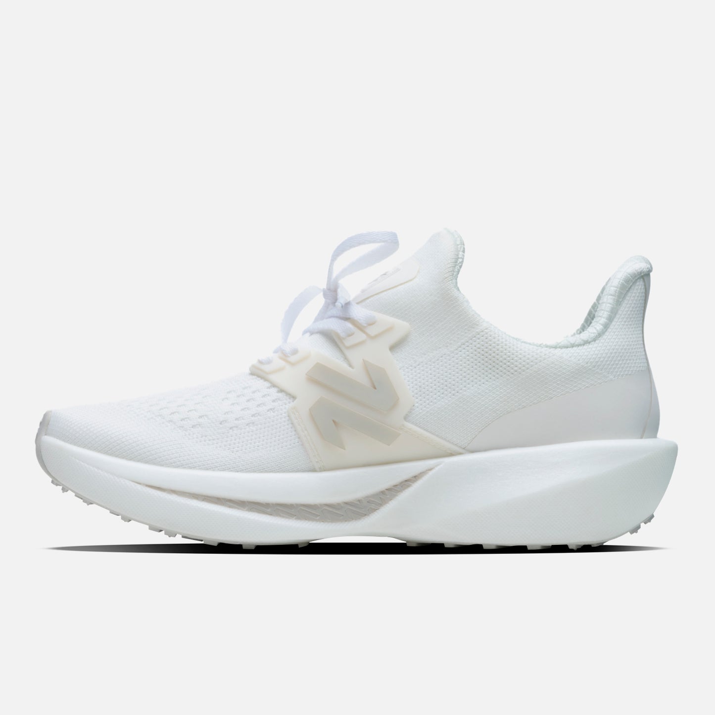 Zapatillas deportivas blancas Magma Vulcano para mujer, con soporte lateral y tejido transpirable, perfectas para actividades intensas.