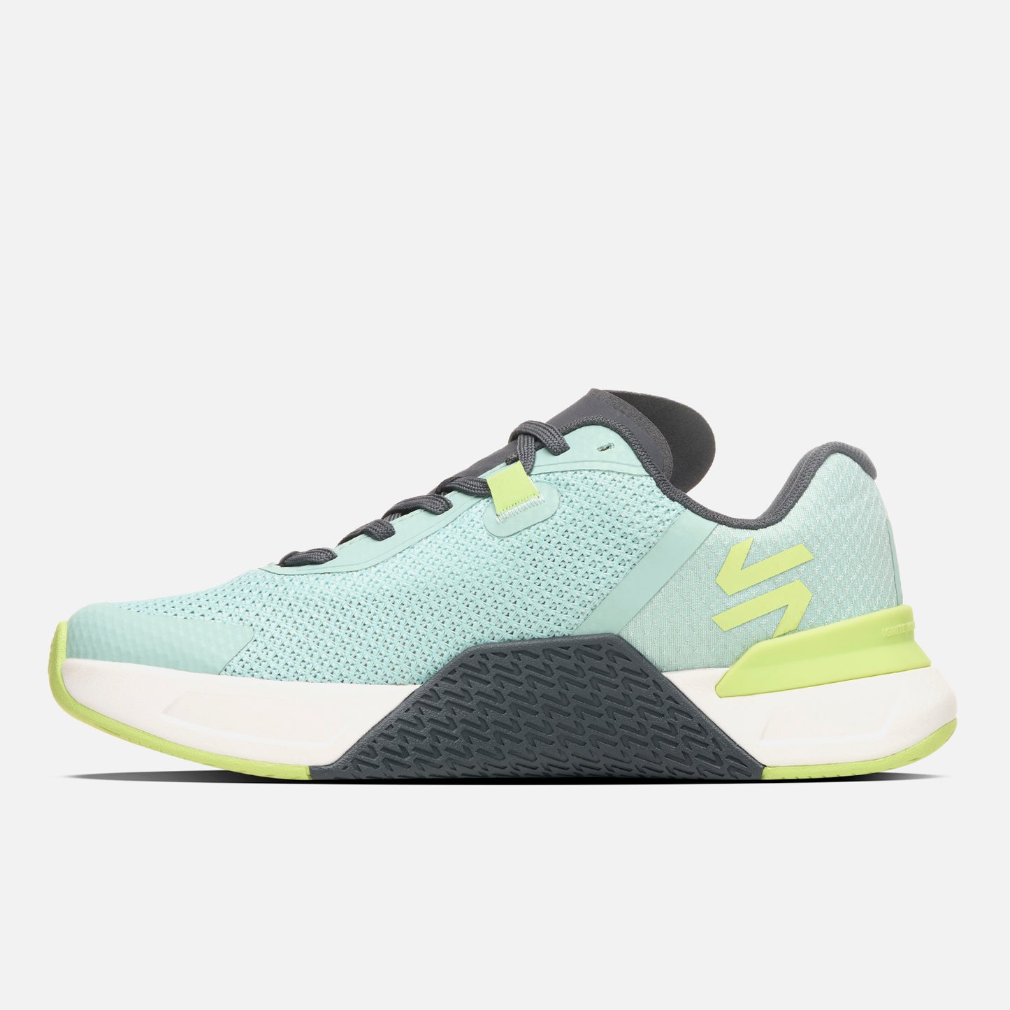 Zapatillas Mujer No Gravity Jade Vulcano en color verde jade con suela Forcegrip y tecnología QuakeBlock para entrenamiento y levantamiento de pesas.