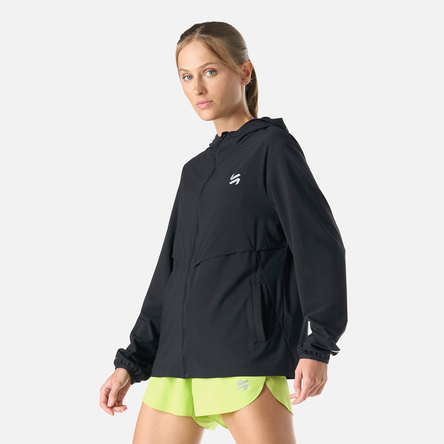 Chaqueta Mujer Built To Move Pro Windbreaker Jacket Negro Vulcano