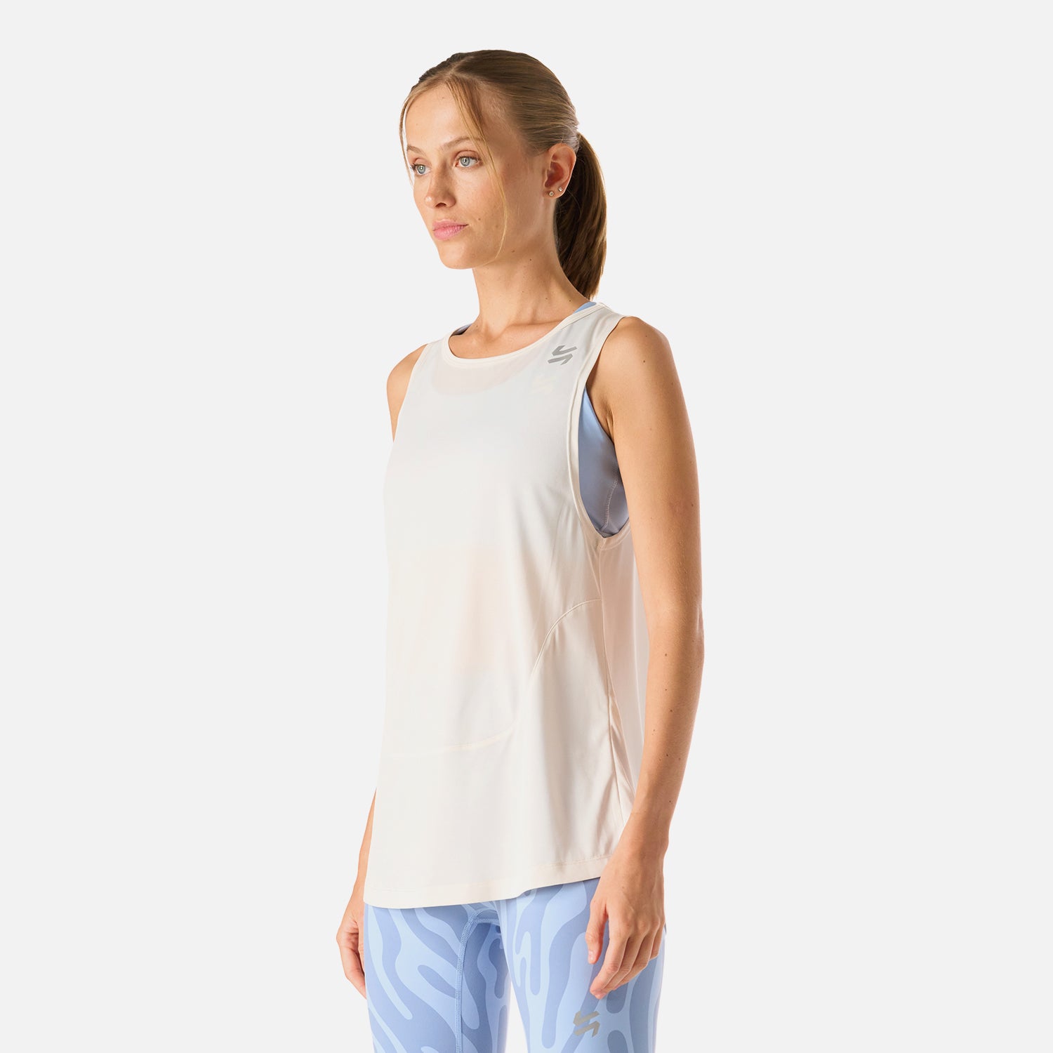 Vista lateral izquierda de la Tempo Tank Top blanco, sin mangas y diseño cómodo para running o gym