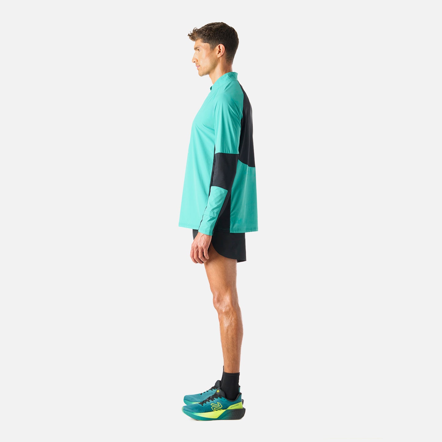 Perfil completo del Polerón Hombre Built To Move Pro 1/4 Zip Midlayer Turquesa Vulcano, corte atlético y ajuste cómodo para actividades deportivas.