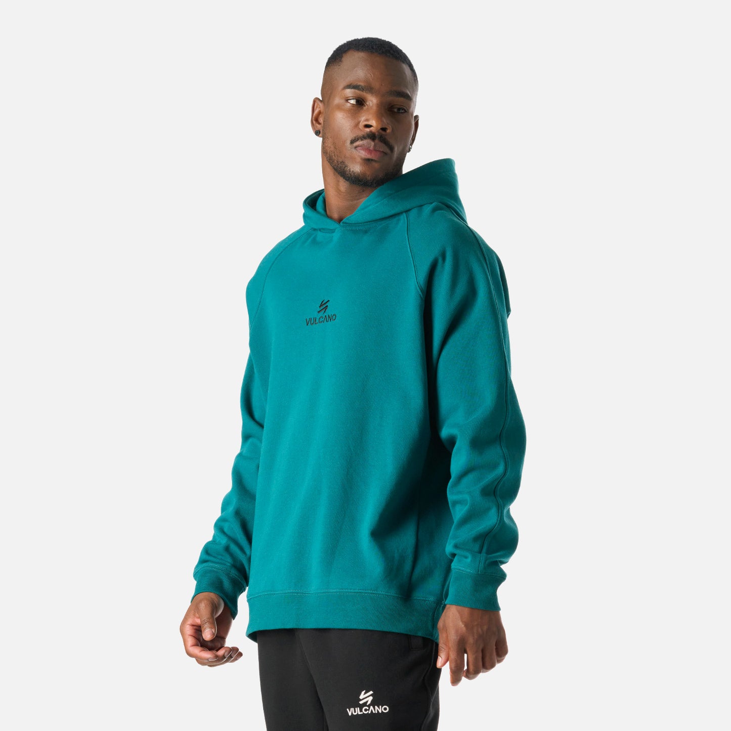 Polerón Cool Down Sweatshirt Hoody Petroleo Vulcano para hombre, diseño casual con ajuste cómodo y logo Vulcano en el pecho.