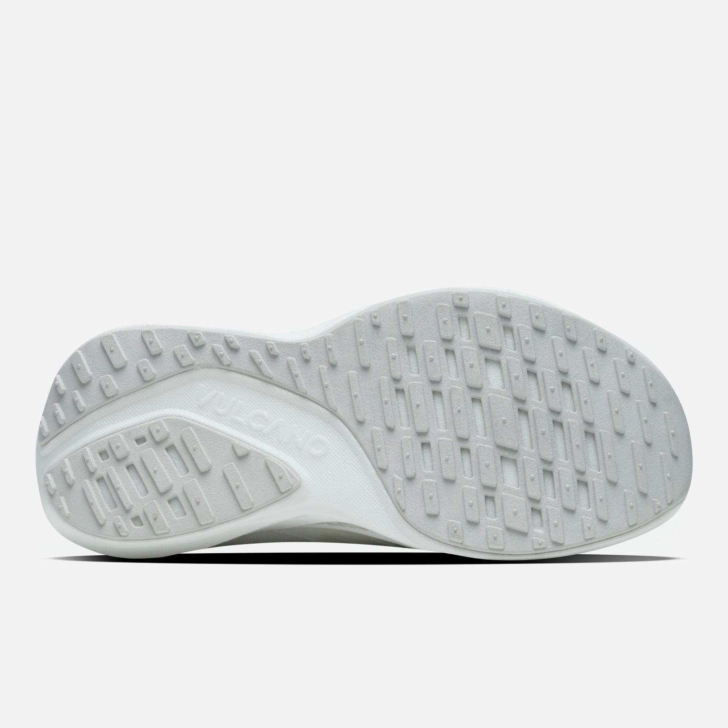 Vista inferior de la suela de las Zapatillas Hombre Magma Blanco Vulcano, con patrón de tracción optimizado para estabilidad en carrera.