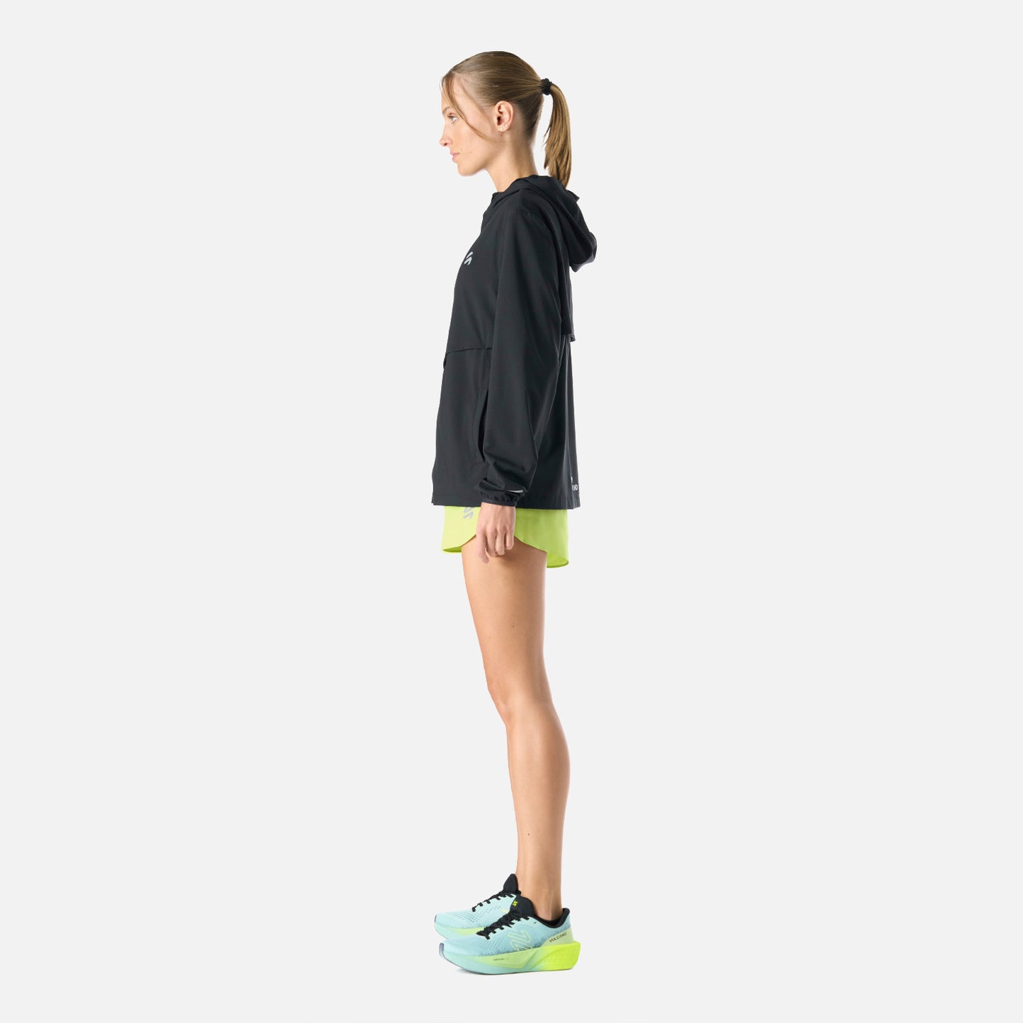 Chaqueta Mujer Built To Move Pro Windbreaker Jacket Negro Vulcano