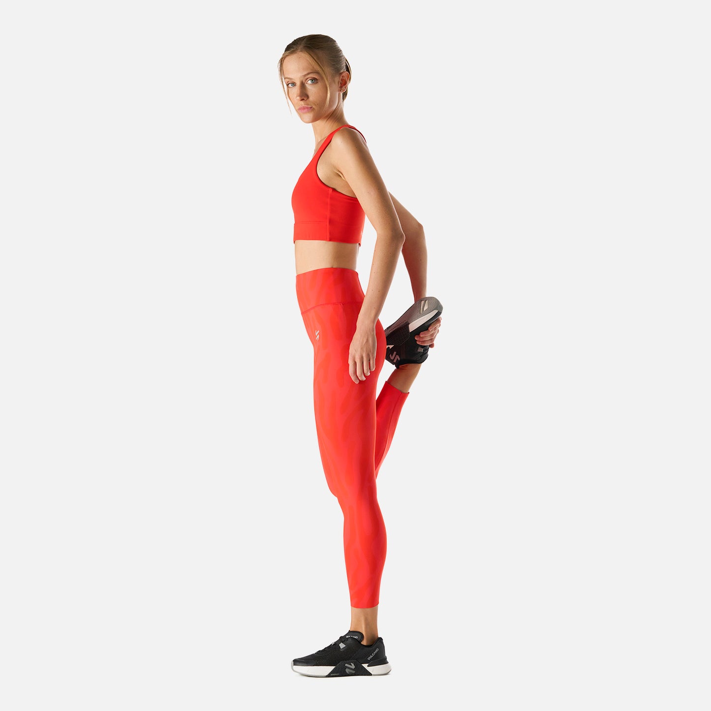 Peto Mujer Built To Move Light Support Bra Rojo Anaranjado Vulcano