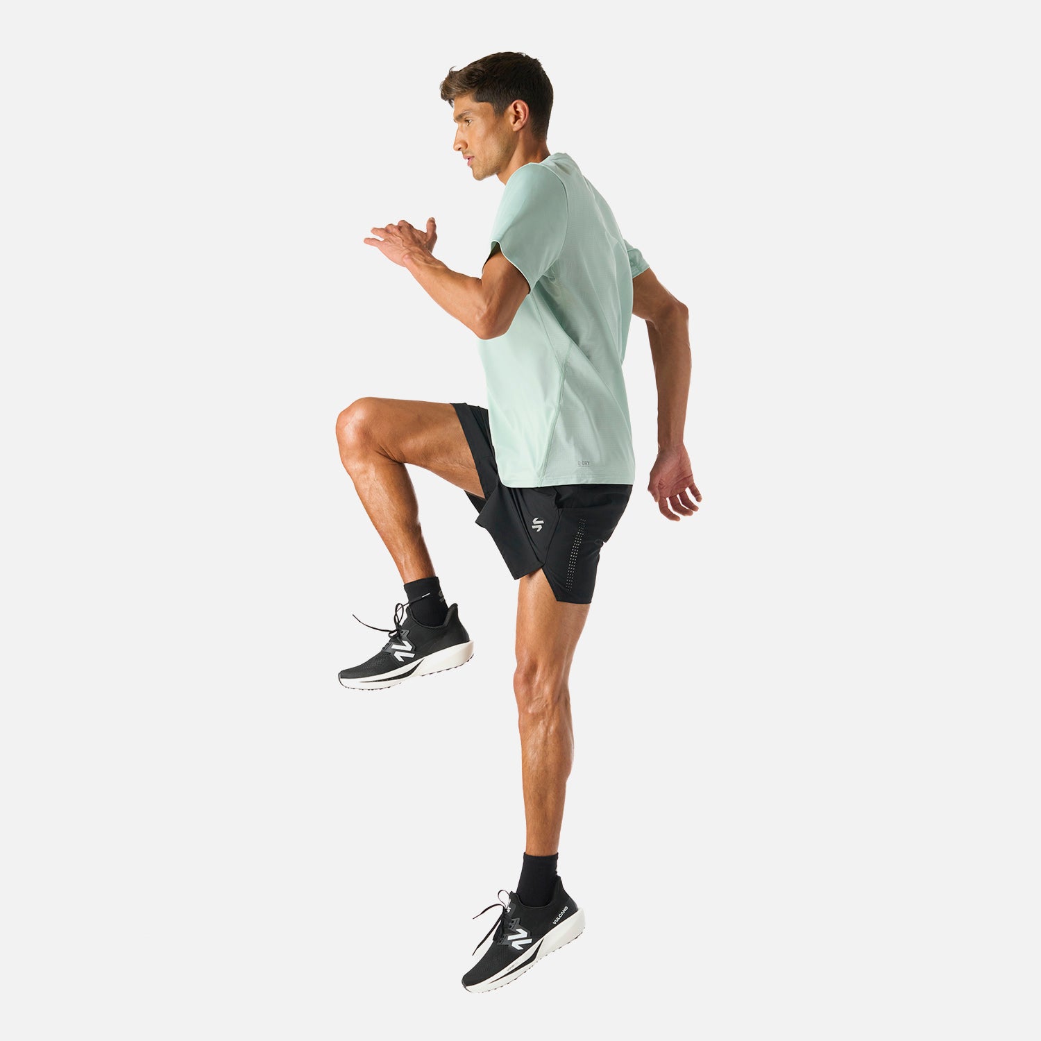 Perfil lateral de la Polera Hombre Tempo Advanced T-Shirt Jade Vulcano, destacando su corte recto y diseño ergonómico para deportes de alto rendimiento.