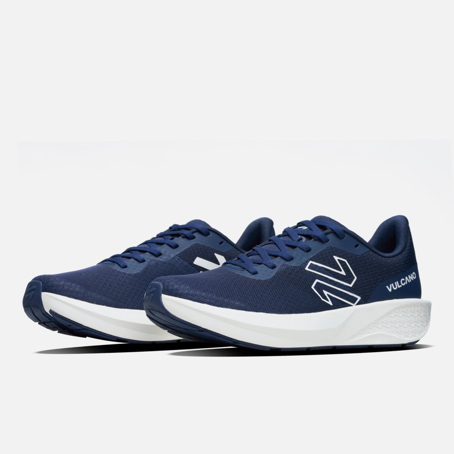 Par de Zapatillas Hombre Ignite Azul Marino Vulcano con diseño moderno, ideales para actividades deportivas y uso urbano.
