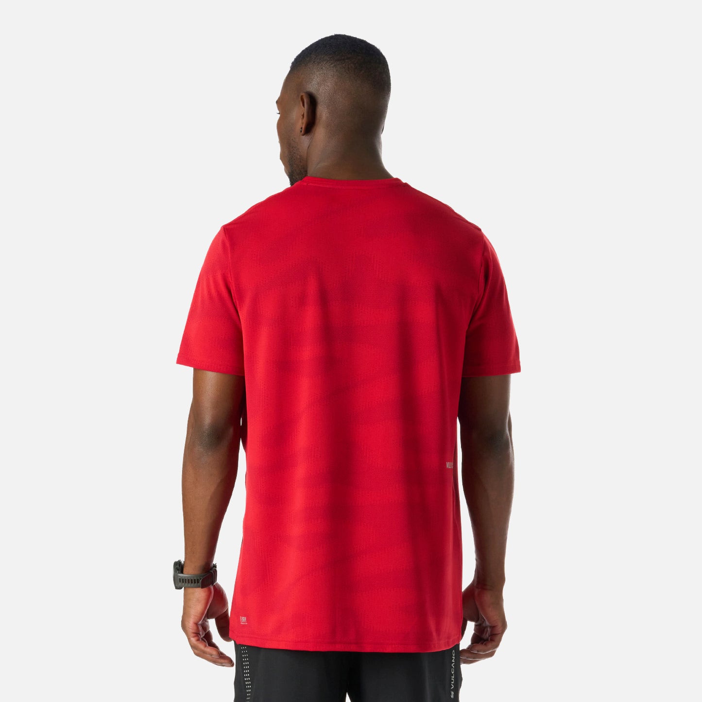 Vista trasera de la Polera Hombre Built To Move Pro T-Shirt Anaranjado Vulcano, con patrón texturizado y ajuste relajado para mayor comodidad.