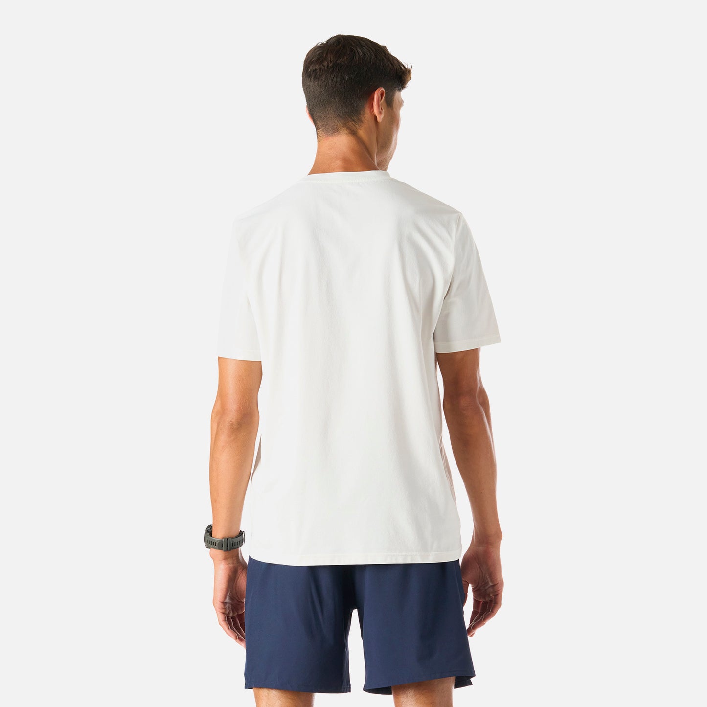 Vista trasera de la Polera Hombre Tempo T-Shirt Blanco Vulcano mostrando su corte recto y diseño funcional para actividades físicas.