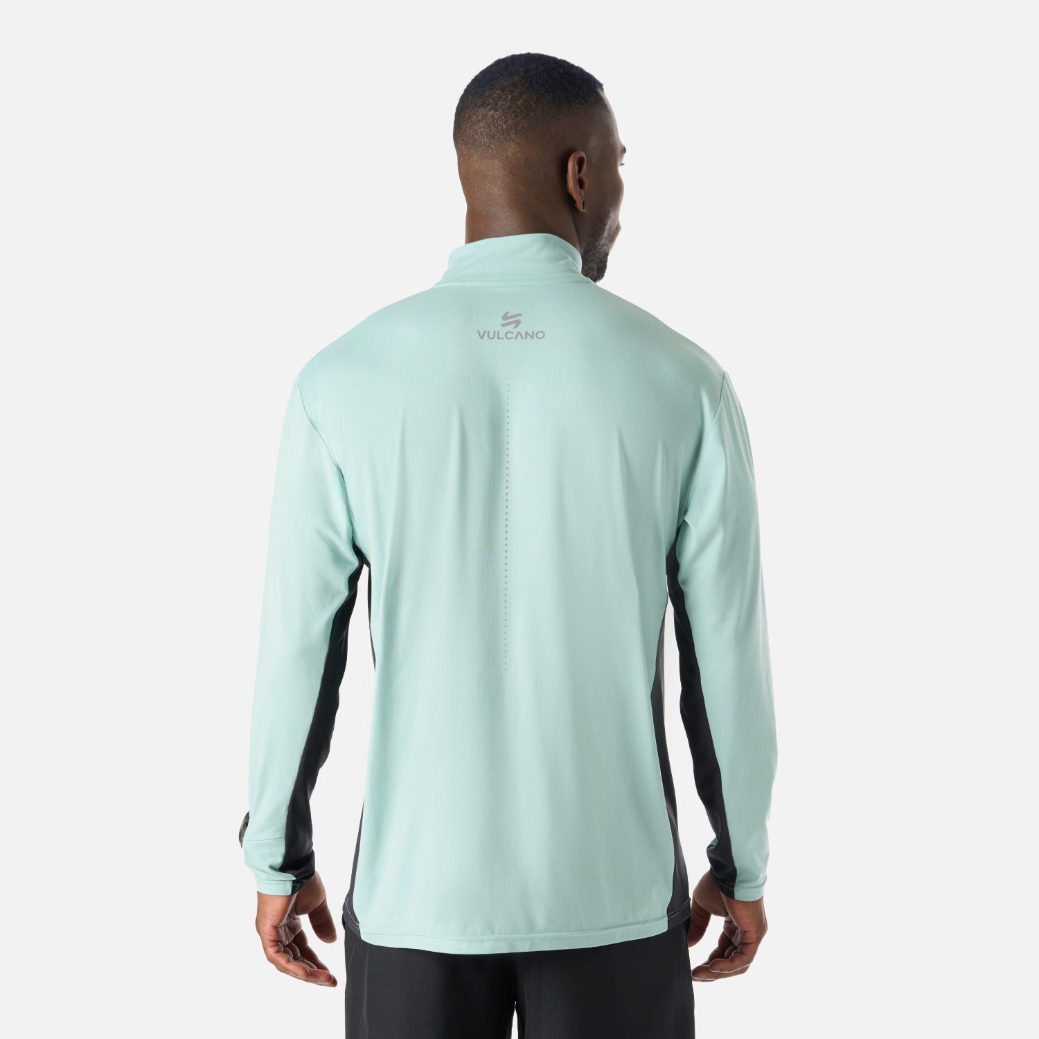 Parte trasera del Polerón Hombre Tempo 1/4 Zip Midlayer Jade Vulcano con logo Vulcano y ventilación central. Ideal para climas fríos y deportes activos.