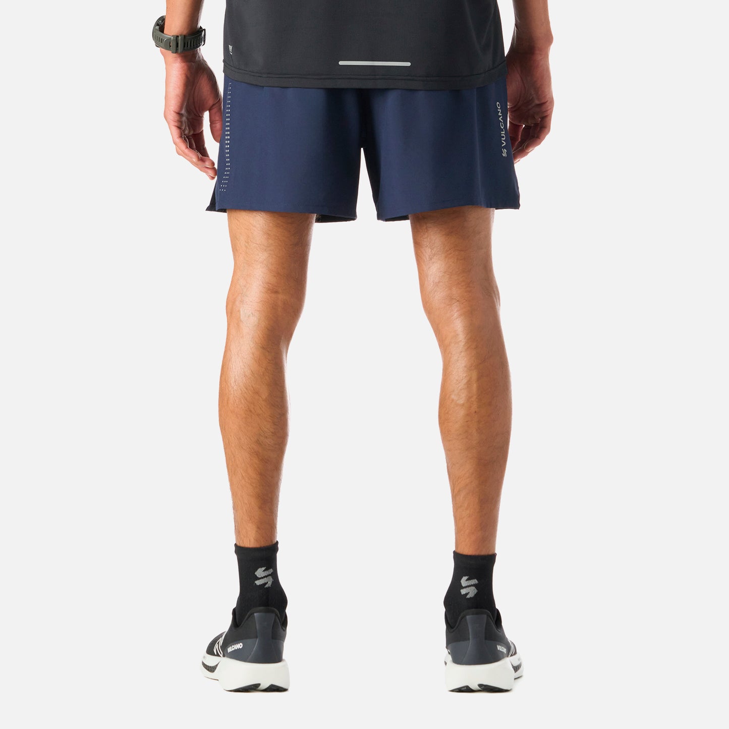 Vista trasera de los shorts Tempo 5'' Hombre Vulcano con detalles reflectantes y cintura elástica, perfectos para correr con seguridad y estilo.
