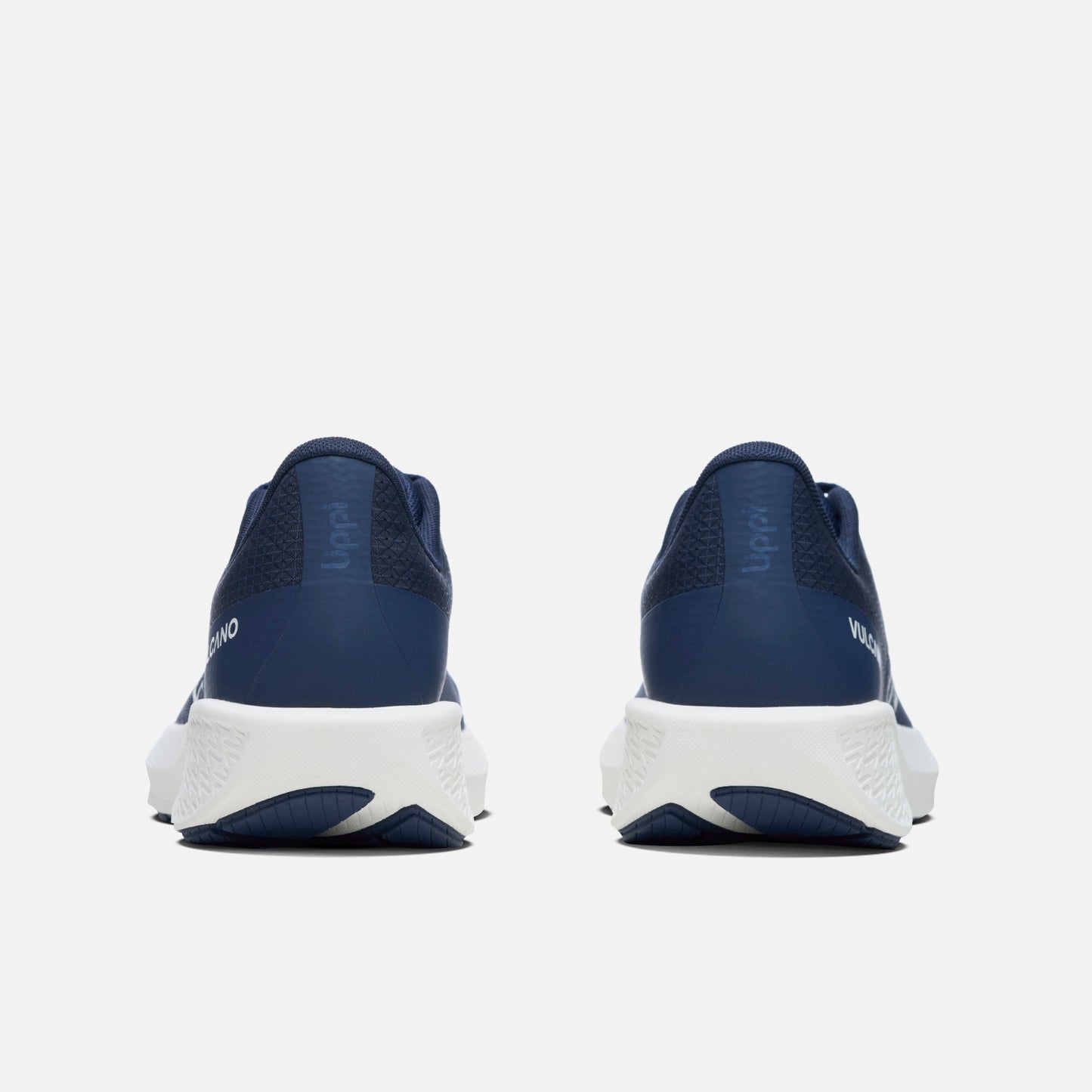 Vista trasera de las Zapatillas Hombre Ignite Azul Marino Vulcano con talón reforzado y diseño ergonómico para mayor estabilidad.
