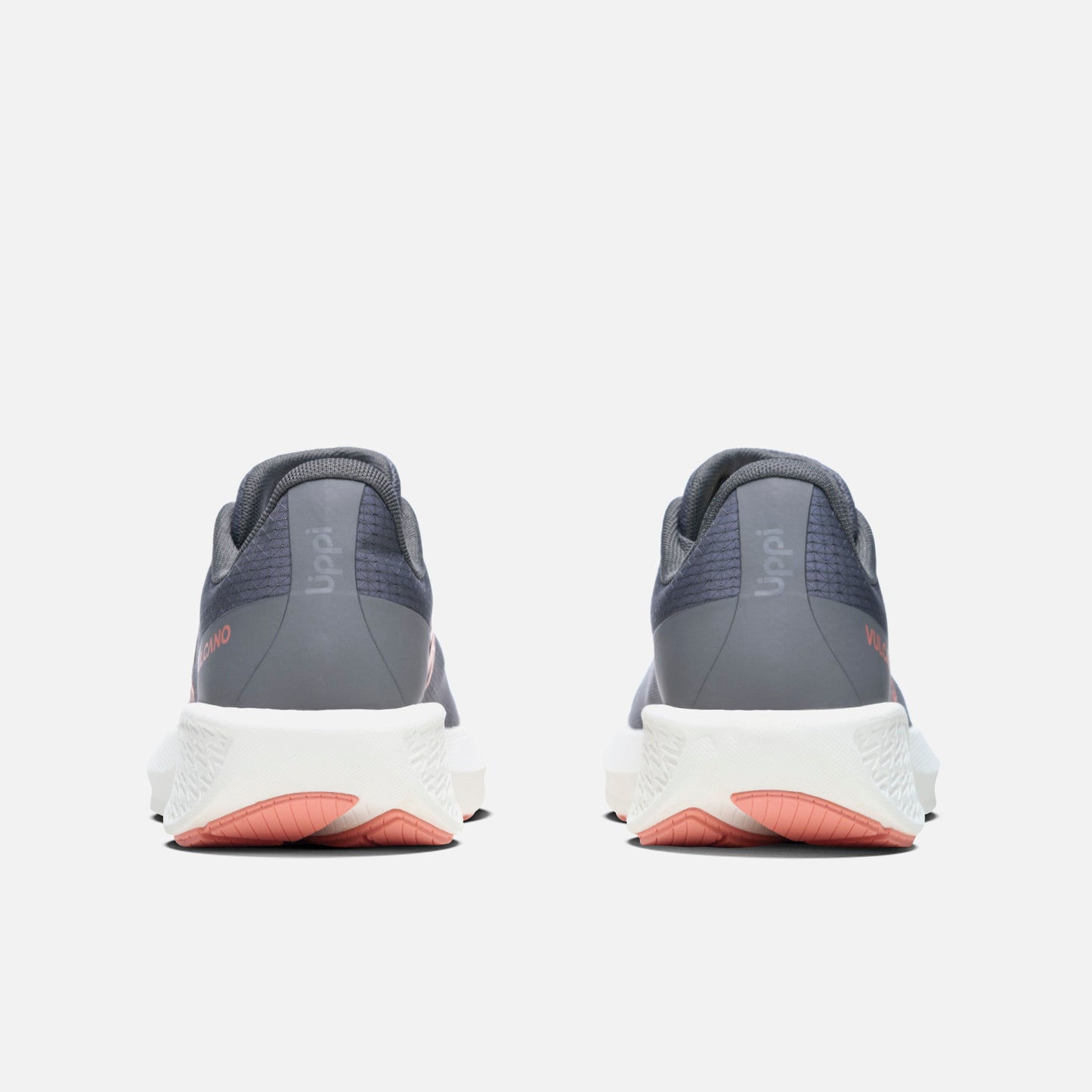 Zapatillas Mujer Ignite Gris Vulcano vistas desde atrás, con suela blanca texturizada y detalles en coral, ideales para running y uso diario.