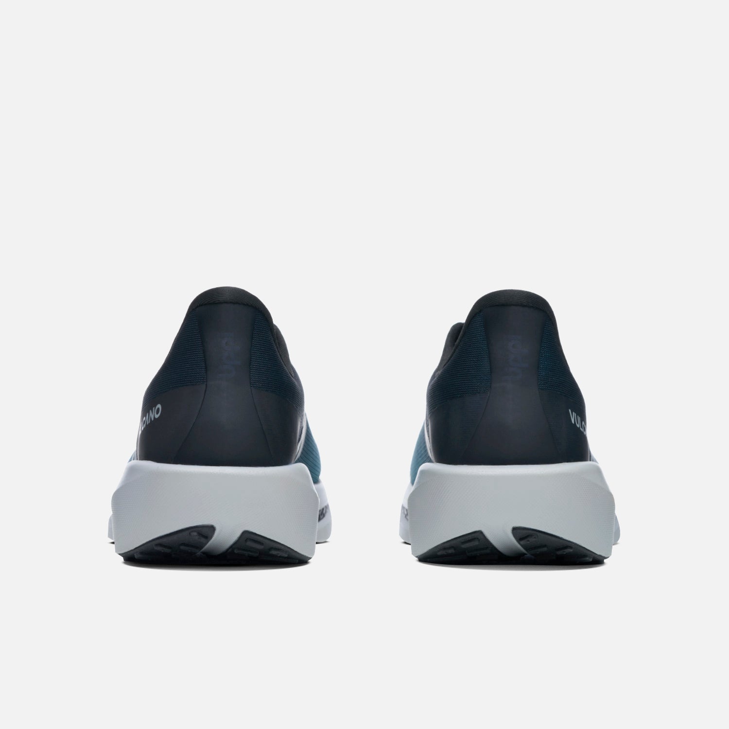 Vista trasera de las Zapatillas Hombre Epicenter Petroleo / Negro Vulcano con talón reforzado y diseño ergonómico para mayor estabilidad al correr.
