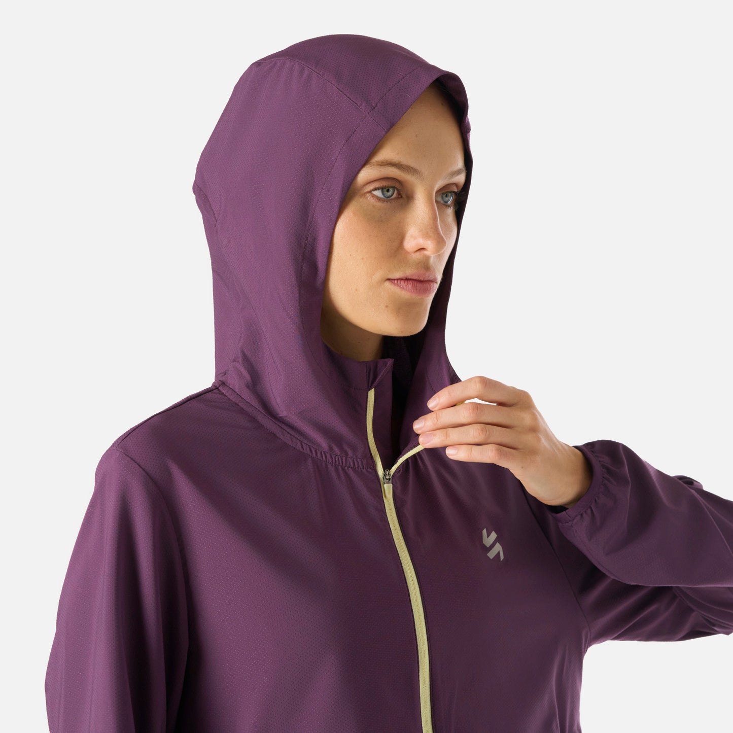 Chaqueta Mujer Built To Move Pro Windbreaker Jacket Morado Oscuro Vulcano