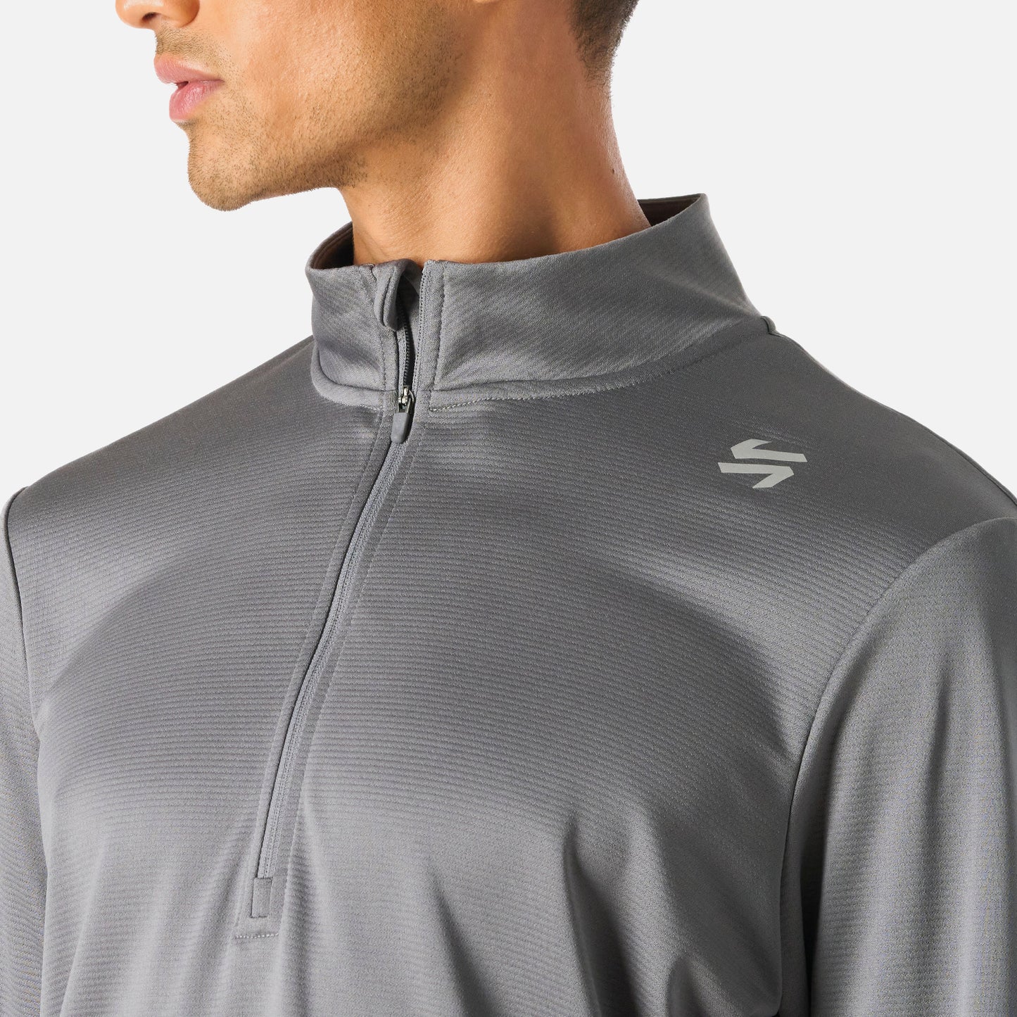 Polerón Hombre Built To Move 1/4 Zip Midlayer Gris Medio Vulcano