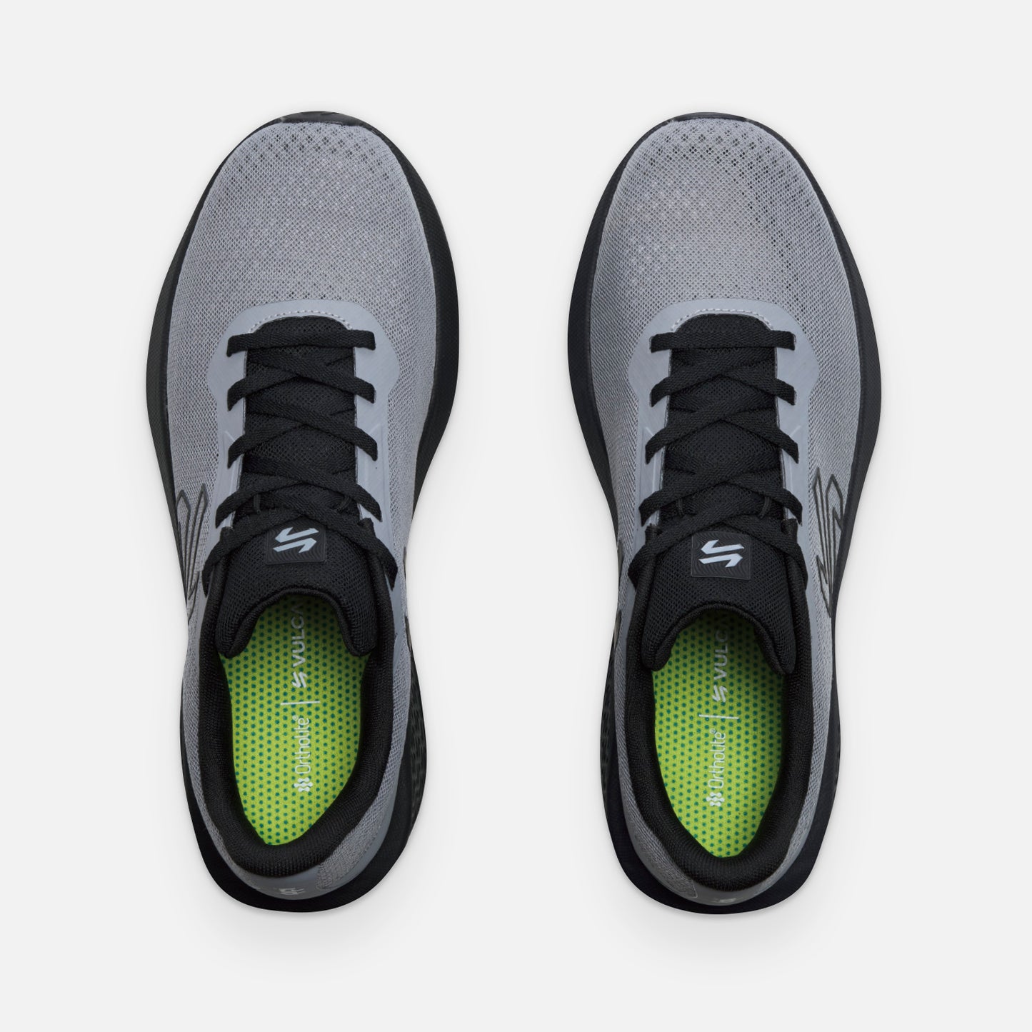Zapatillas Hombre Seismic Gris / Negro Vulcano vistas desde arriba, con diseño ergonómico y plantilla Ortholite verde para running y uso diario.