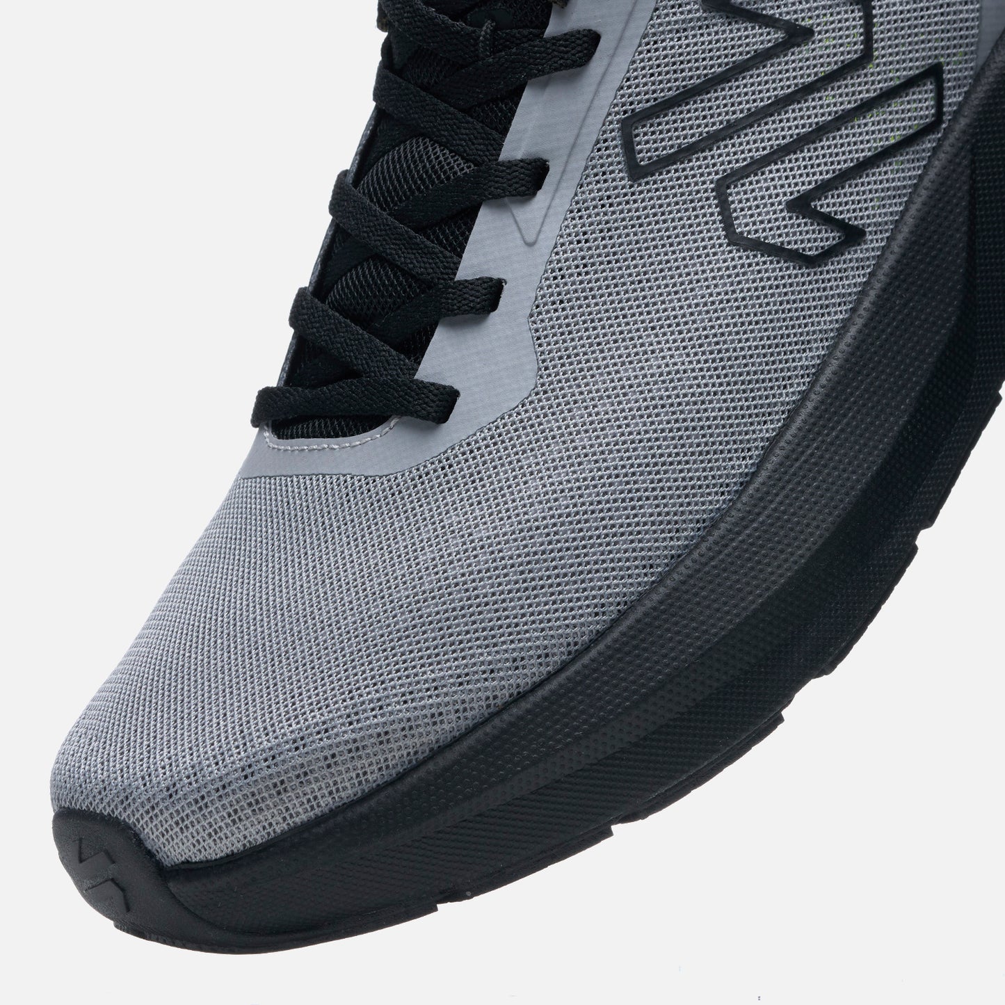 Zapatillas Hombre Seismic Gris / Negro Vulcano con diseño aerodinámico y malla transpirable para running. Suela robusta ideal para todo tipo de movimientos.
