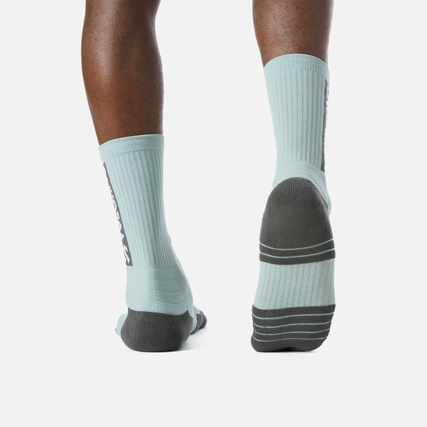 Vista trasera de los calcetines Energic Duo Pack Mid Socks Jade Vulcano, diseño anatómico con suela reforzada y ajuste cómodo.