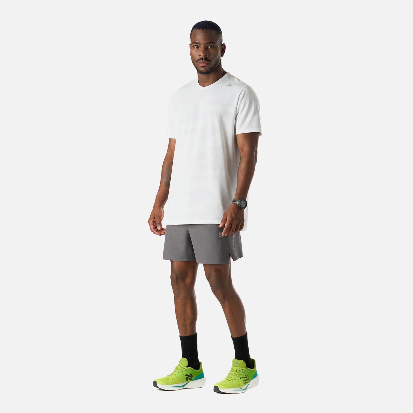 Polera Hombre Built To Move Pro T-Shirt Blanco Vulcano