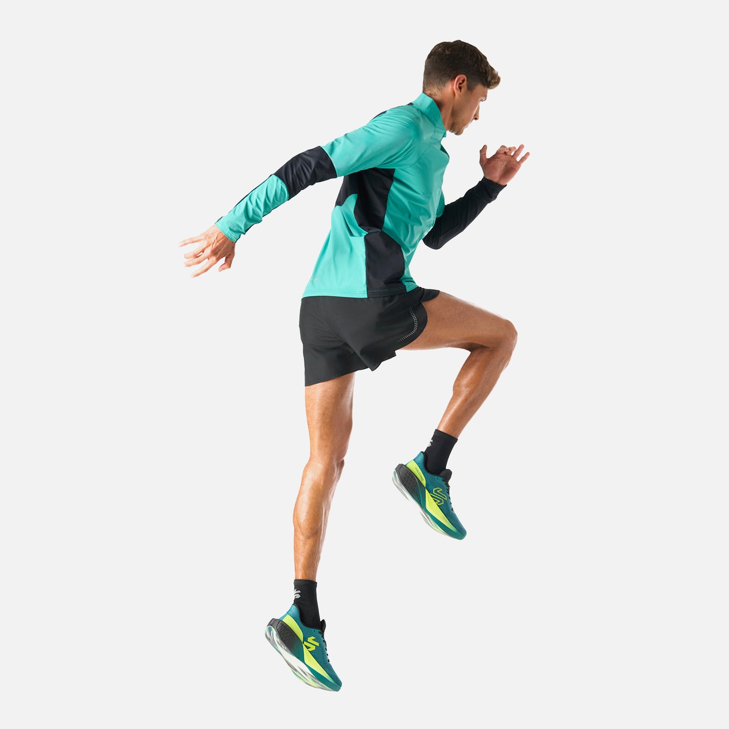 Polerón Hombre Built To Move Pro 1/4 Zip Midlayer Turquesa Vulcano en acción, diseñado para alto rendimiento en running y entrenamiento.