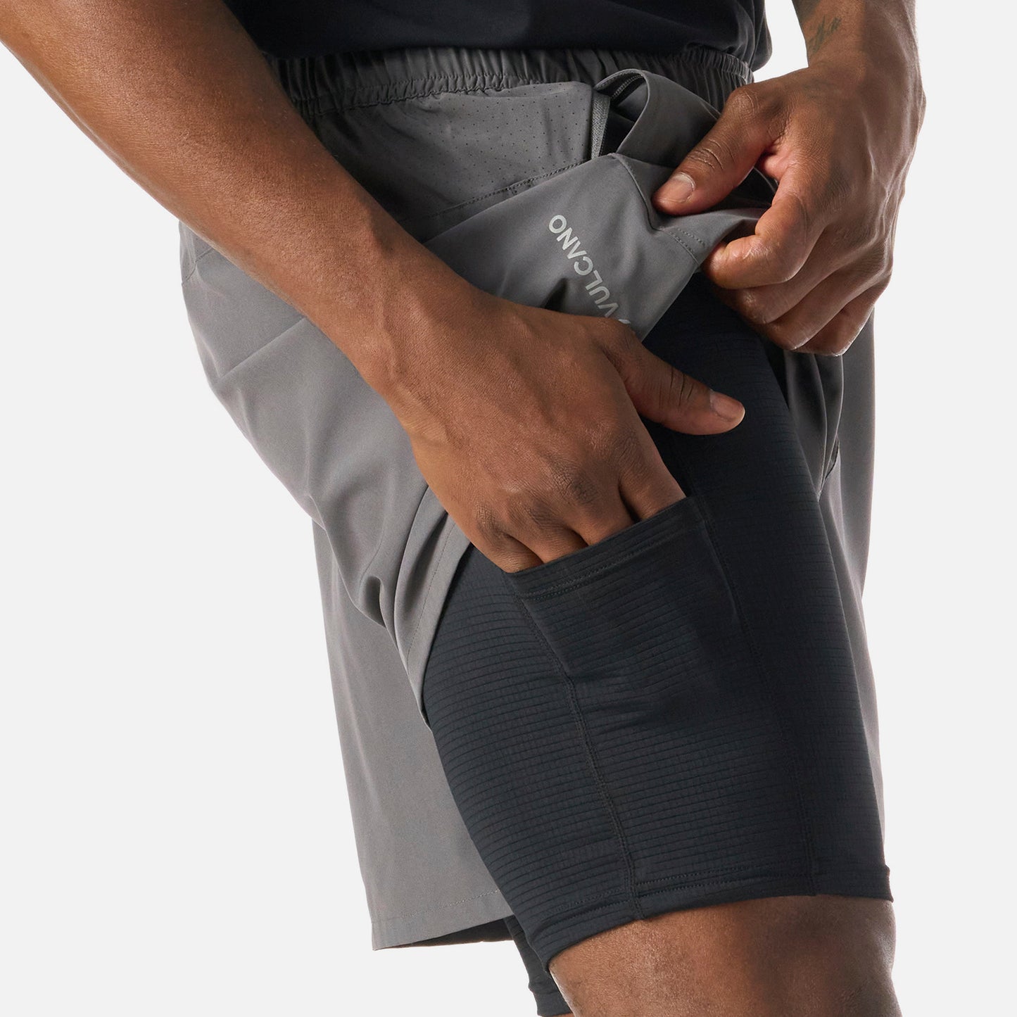 Shorts Hombre Built To Move 2-in-1 5" Shorts Gris Medio Vulcano