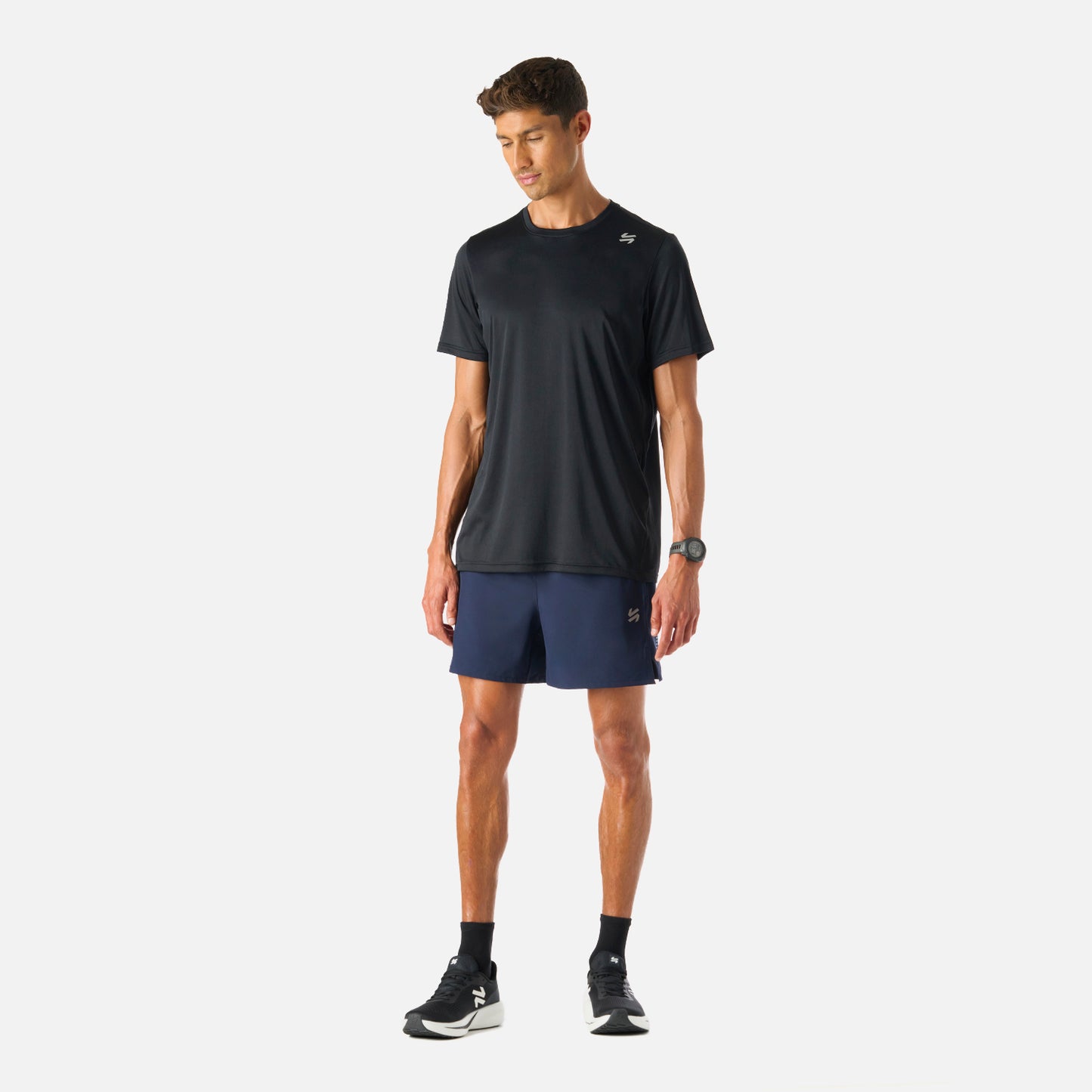 Conjunto deportivo con shorts Tempo 5'' Hombre Vulcano y camiseta técnica, ideal para running gracias a su diseño ligero y transpirable.