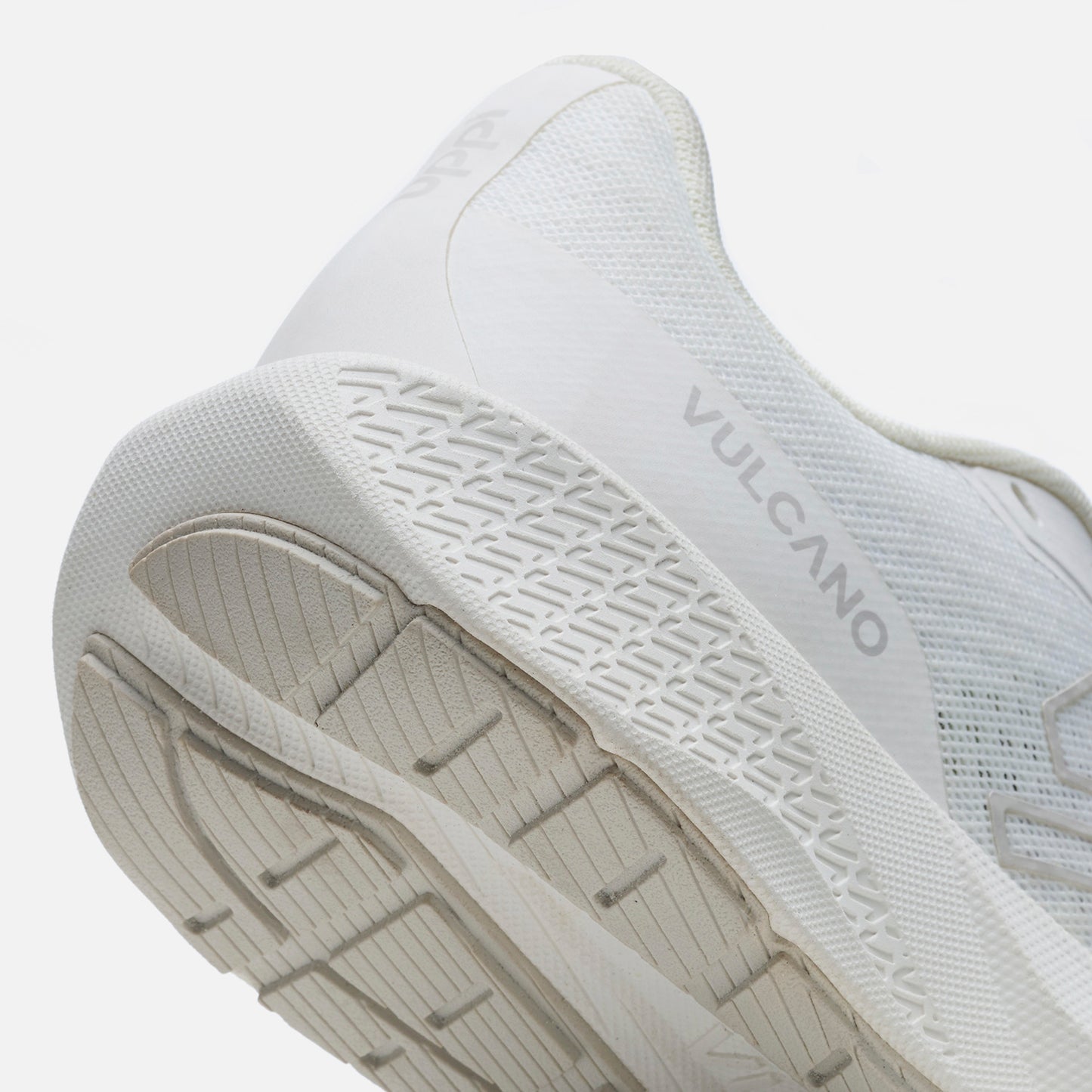 Detalle del talón y suela de las Zapatillas Hombre Seismic Blanco Vulcano con textura antideslizante y diseño ergonómico para mejor impulso.