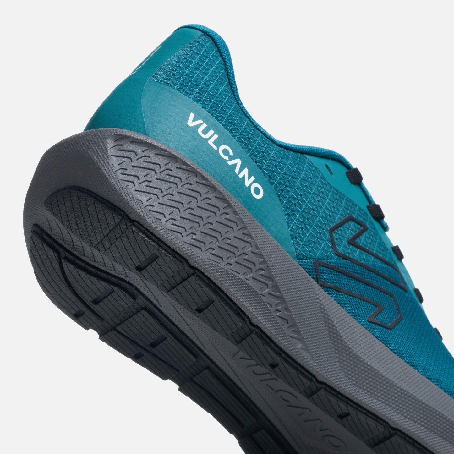 Zapatillas Hombre Ignite Petroleo Vulcano con suela de alto agarre y diseño ergonómico, ideales para running y uso diario en invierno 2025.