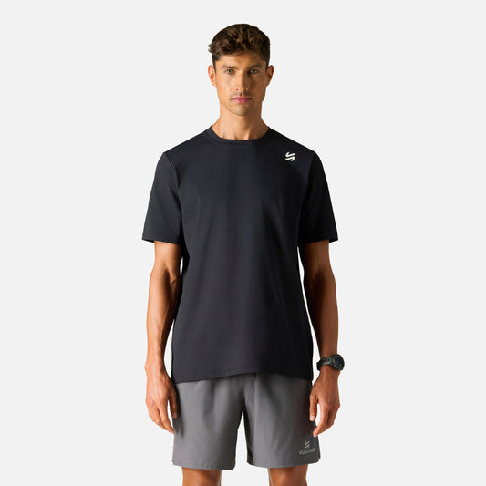 Polera Hombre Tempo T-Shirt Negro Vulcano de fit regular y manga corta, ideal para entrenamiento y uso diario con tecnología Q-Dry.