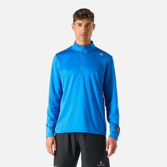 Polerón Hombre Built To Move 1/4 Zip Midlayer Azul Vulcano con cierre parcial y tecnología Q-Dry, ideal para entrenamiento y uso diario.