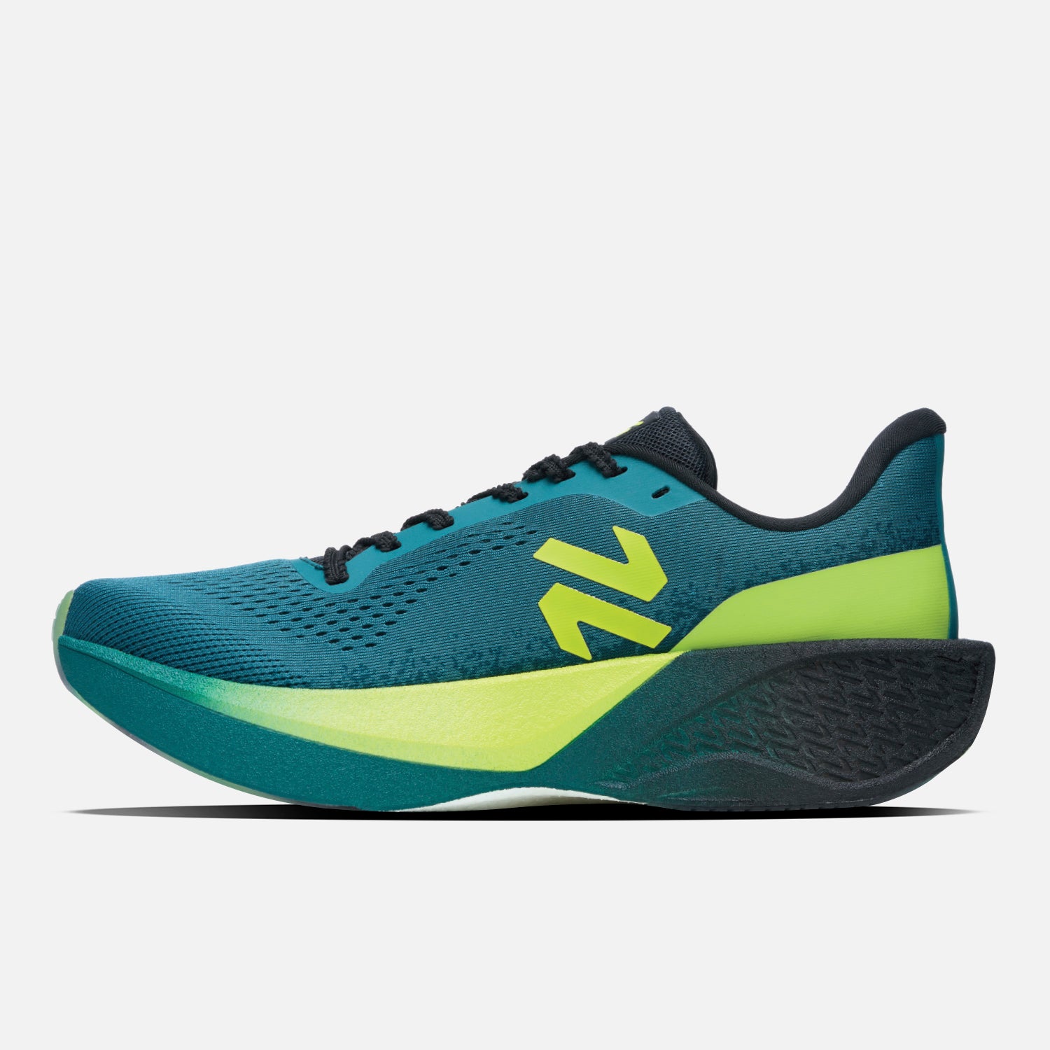 Zapatilla Nazca Hombre Petroleo / Verde Lima Vulcano vista lateral interna, diseñada para velocidad y reactividad en entrenamientos y carreras.