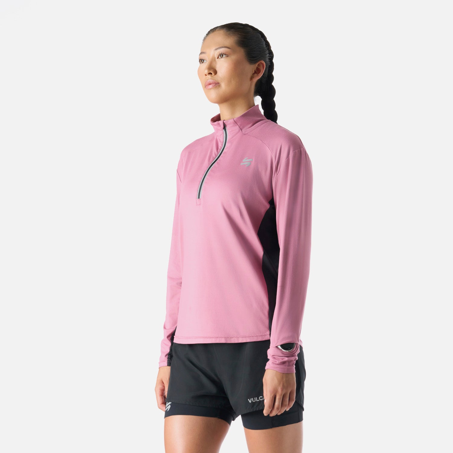 Vista lateral del Polerón Mujer Tempo 1/4 Zip Midlayer Rosado Vulcano, diseño deportivo con paneles en contraste para mayor ventilación.