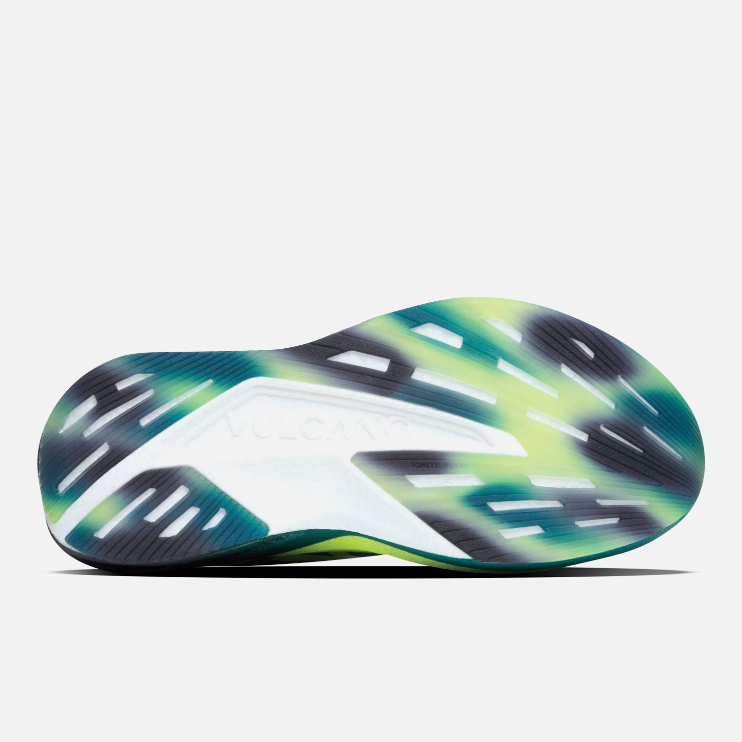 Suela de la zapatilla Nazca Hombre Vulcano con diseño multicolor y tracción optimizada para mayor agarre en superficies de entrenamiento.