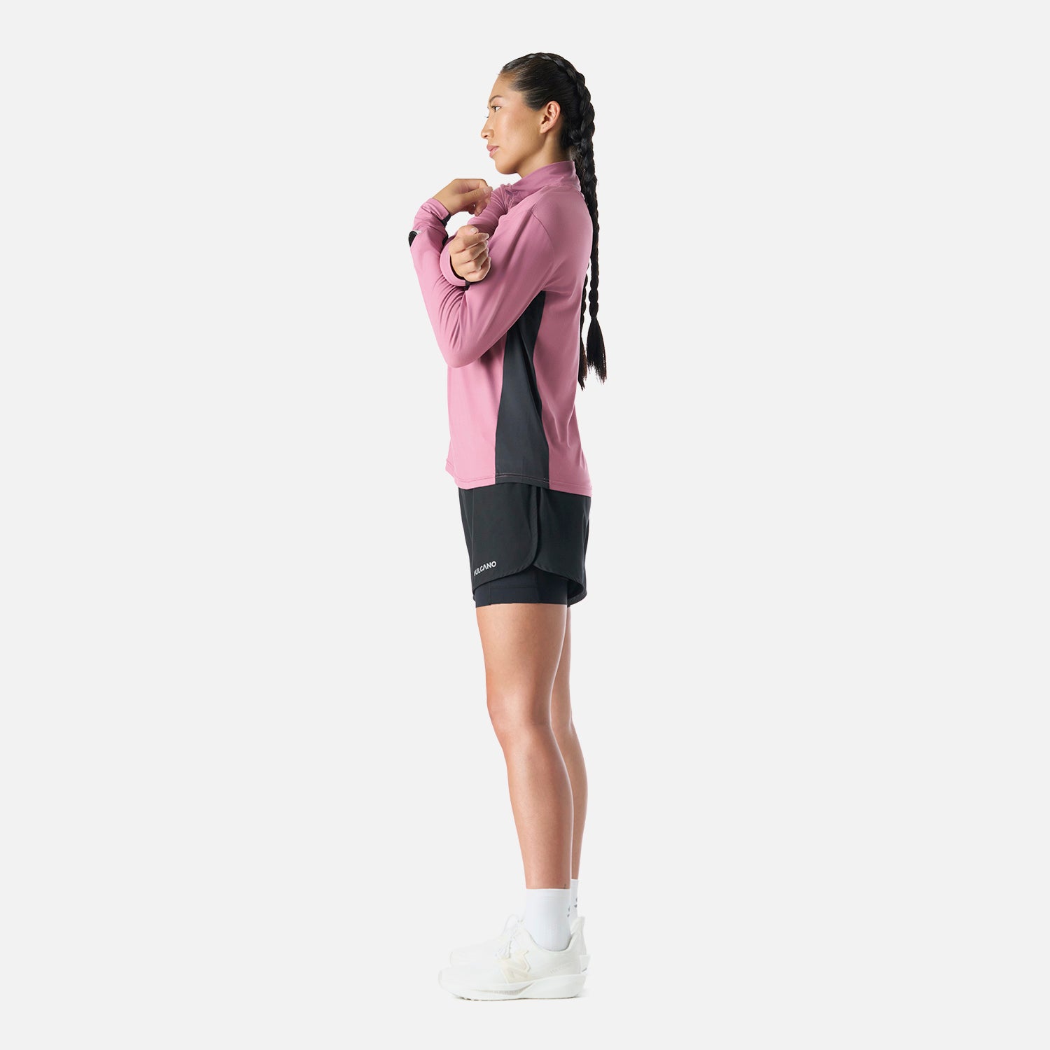 Perfil completo del Polerón Mujer Tempo 1/4 Zip Midlayer Rosado Vulcano, mostrando ajuste cómodo y flexibilidad para actividades físicas.