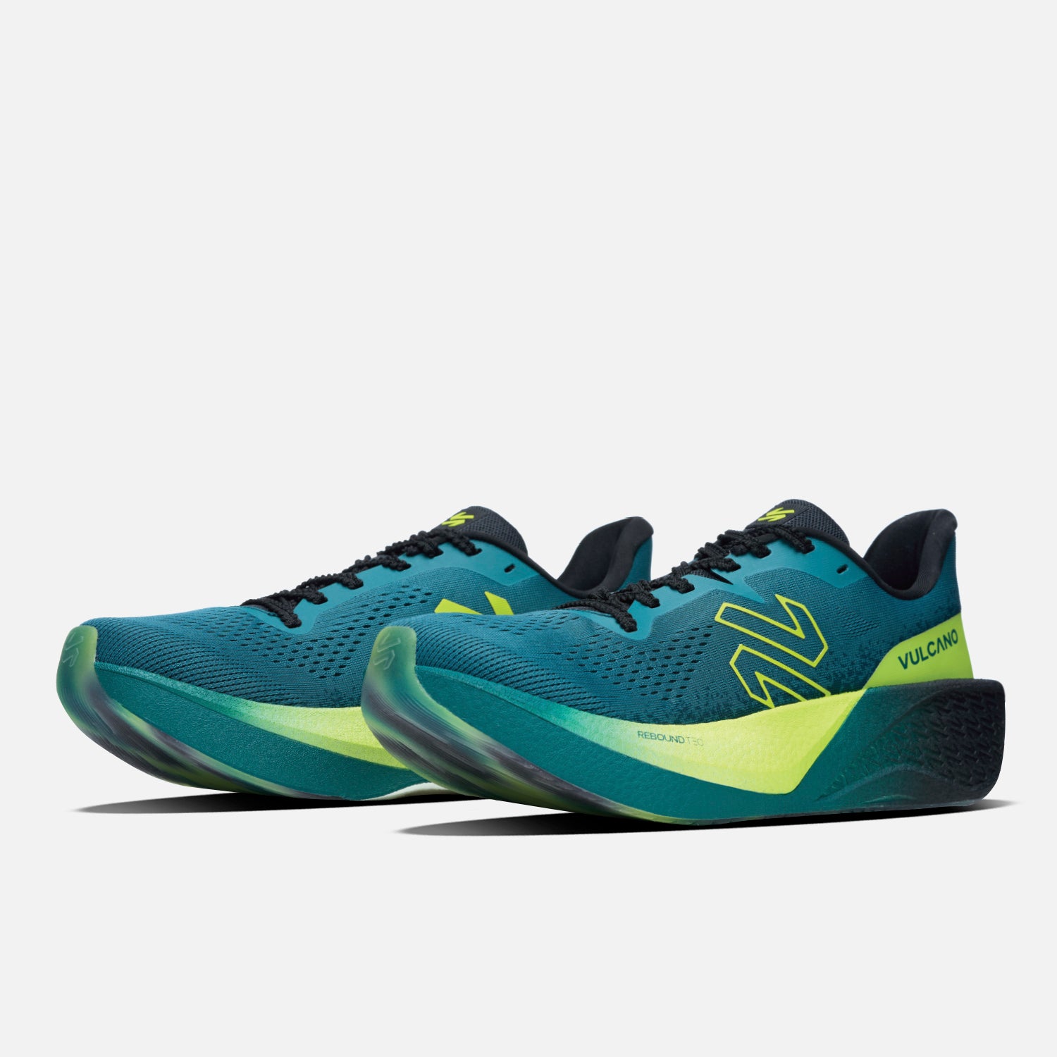 Par de zapatillas Nazca Hombre Petroleo / Verde Lima Vulcano con diseño aerodinámico y materiales ligeros para alto rendimiento deportivo.