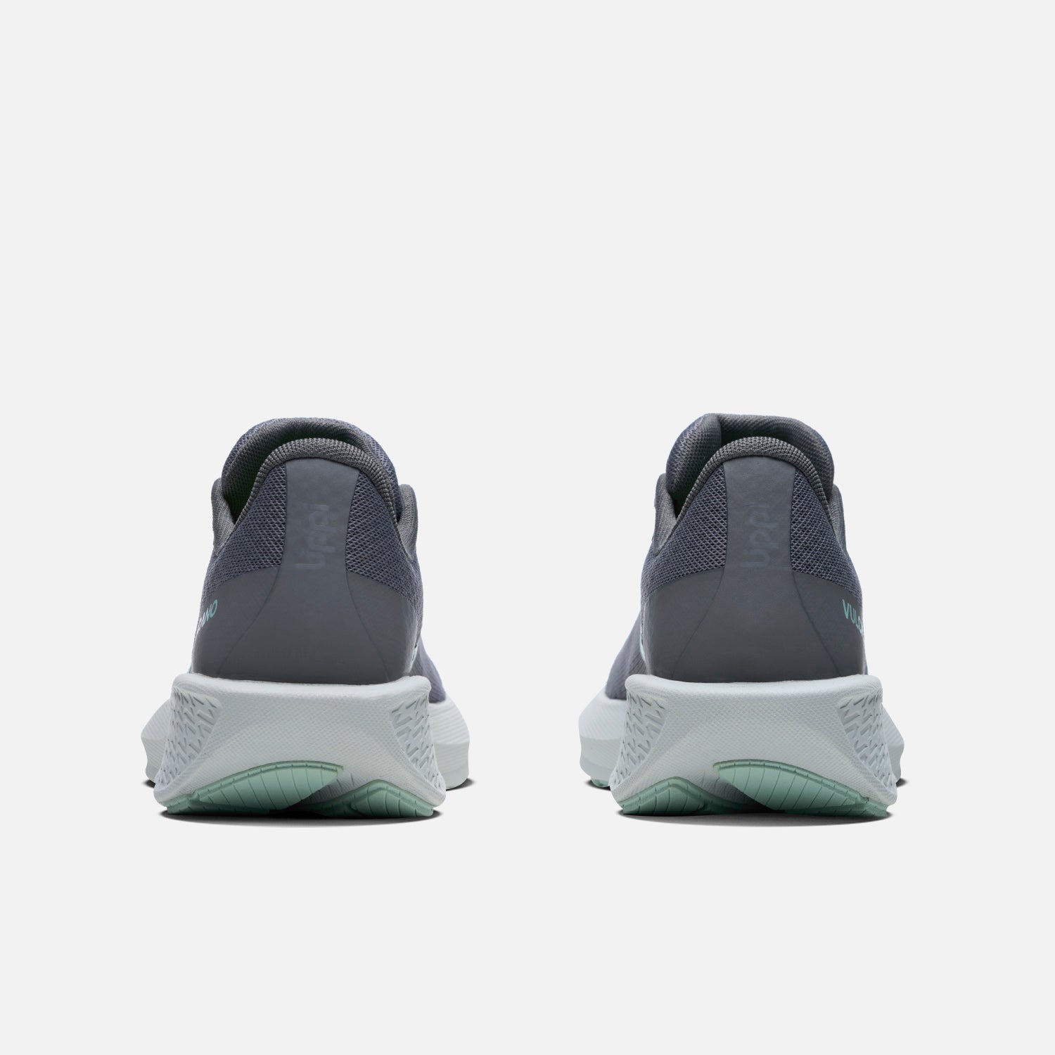Vista trasera de las Zapatillas Mujer Seismic Gris Vulcano mostrando talón reforzado y diseño ergonómico para mayor soporte.