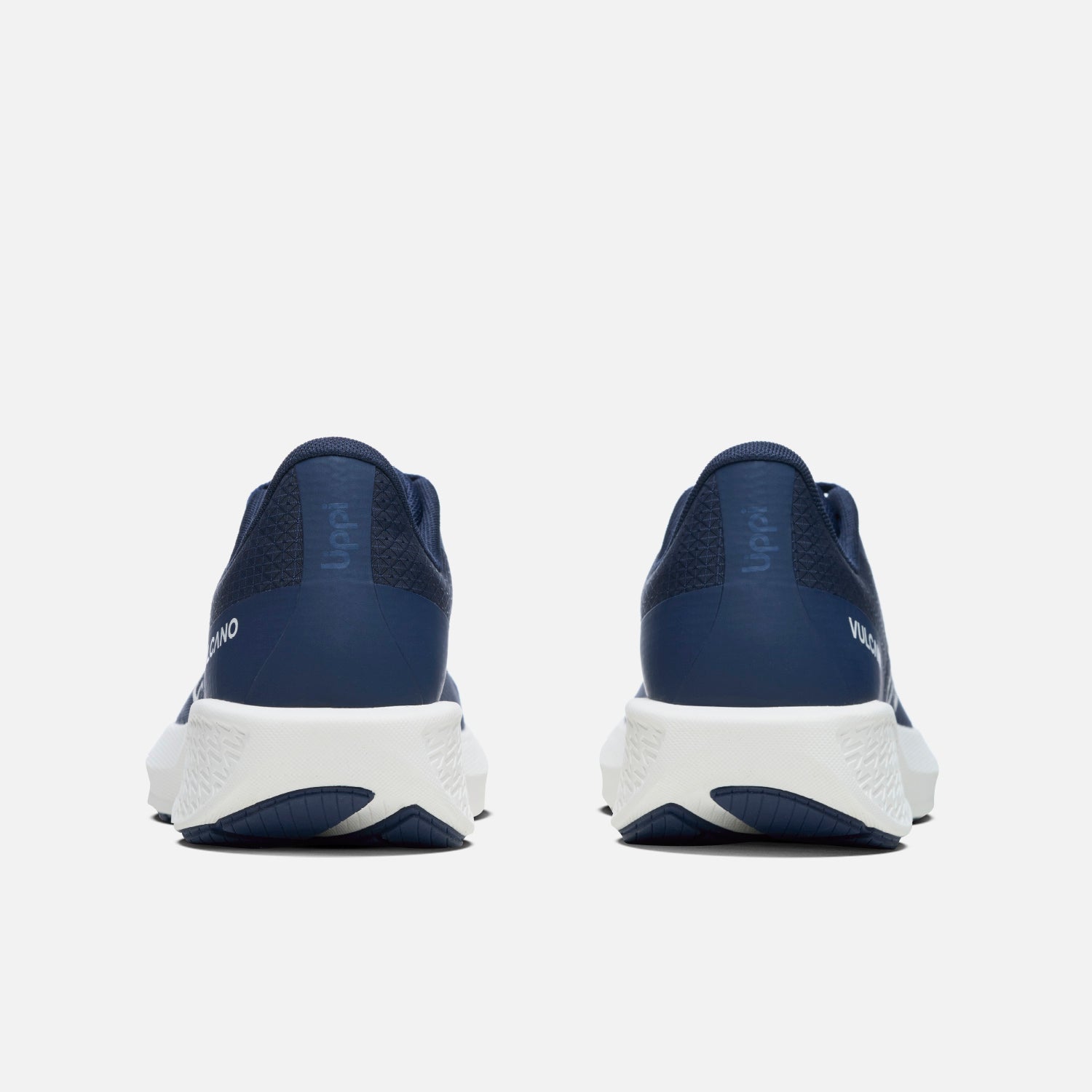 Vista trasera de las Zapatillas Hombre Ignite Azul Marino Vulcano con talón reforzado y diseño ergonómico para mayor estabilidad.