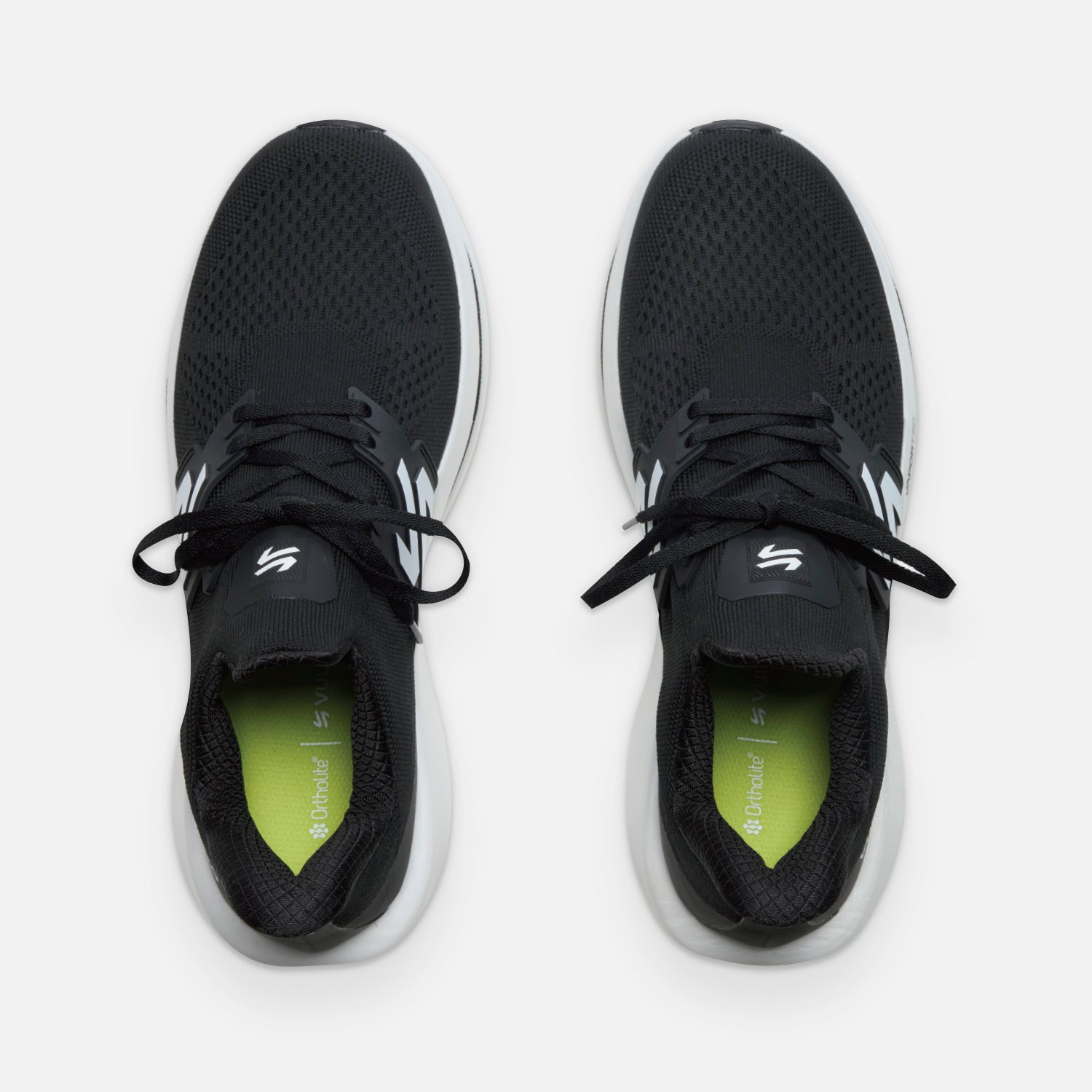 Vista superior de las Zapatillas Mujer Magma Negro Vulcano con plantilla verde Ortholite Hybrid y malla transpirable para mayor comodidad.
