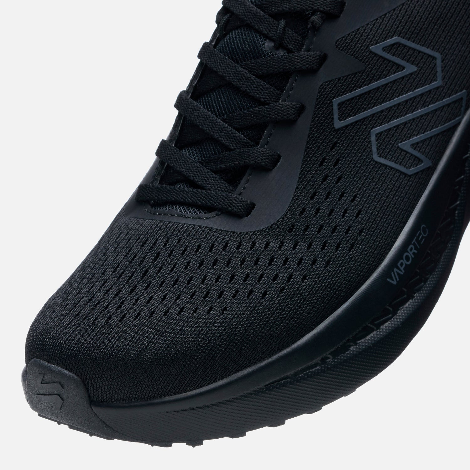 Detalle del upper transpirable y cordones de las zapatillas Epicenter B-Dry Triple Negro Vulcano con tecnología B-Dry.
