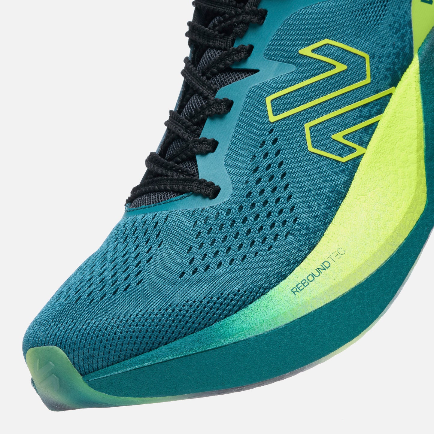 Detalle frontal de la zapatilla Nazca Hombre Vulcano con malla transpirable y tecnología ReboundTec para amortiguación reactiva.