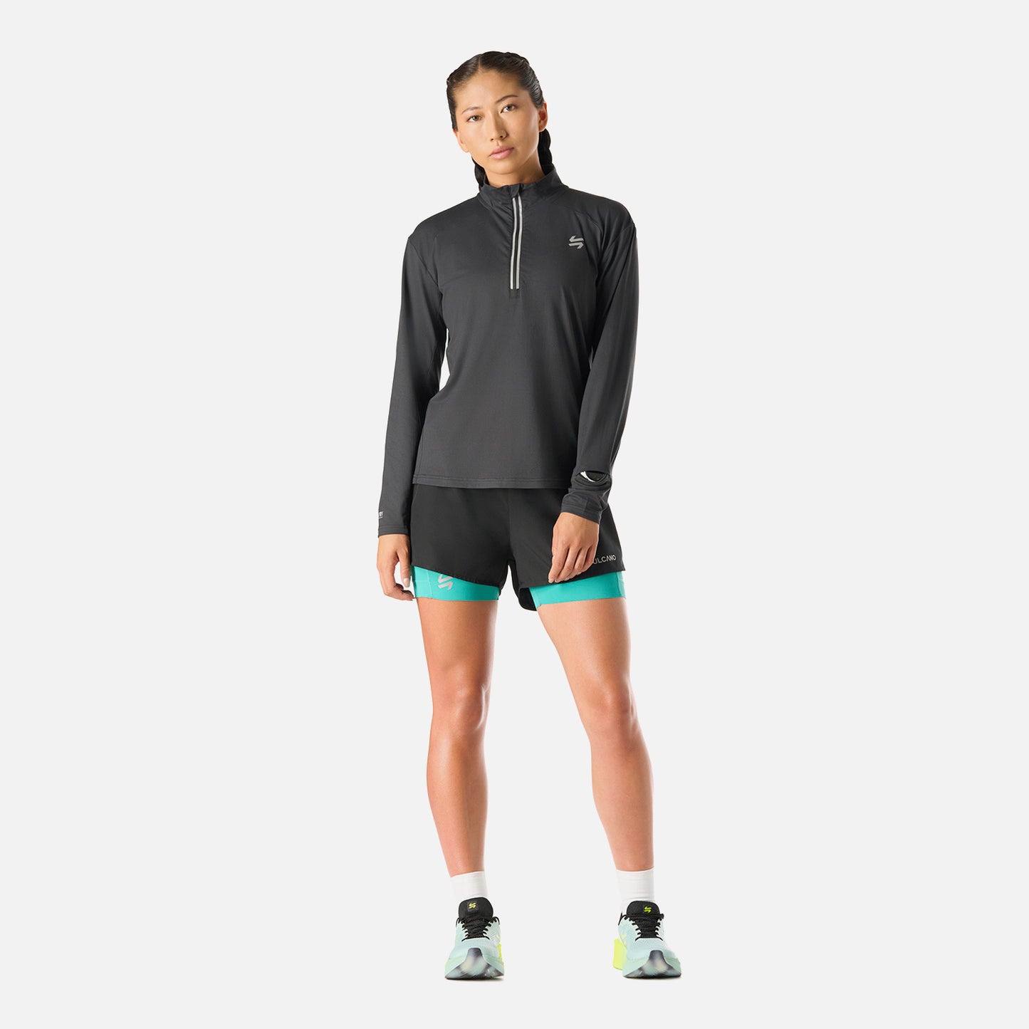 Conjunto deportivo con Polerón Mujer Tempo 1/4 Zip Midlayer Negro Vulcano, ideal para invierno y actividades como training y running.
